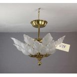 DECKENLAMPE / DECKENKRONE in floralen Formen / lamp, Messing, satiniertes Glas und 5 Brennstellen.