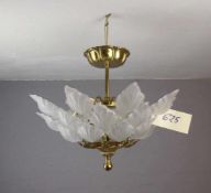 DECKENLAMPE / DECKENKRONE in floralen Formen / lamp, Messing, satiniertes Glas und 5 Brennstellen.