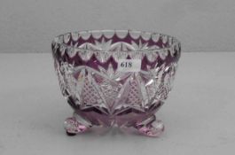 GLAS - SCHALE / bowl, Böhmen, lasiertes und geschliffenes Klarglas. Tief gemuldete Form auf drei