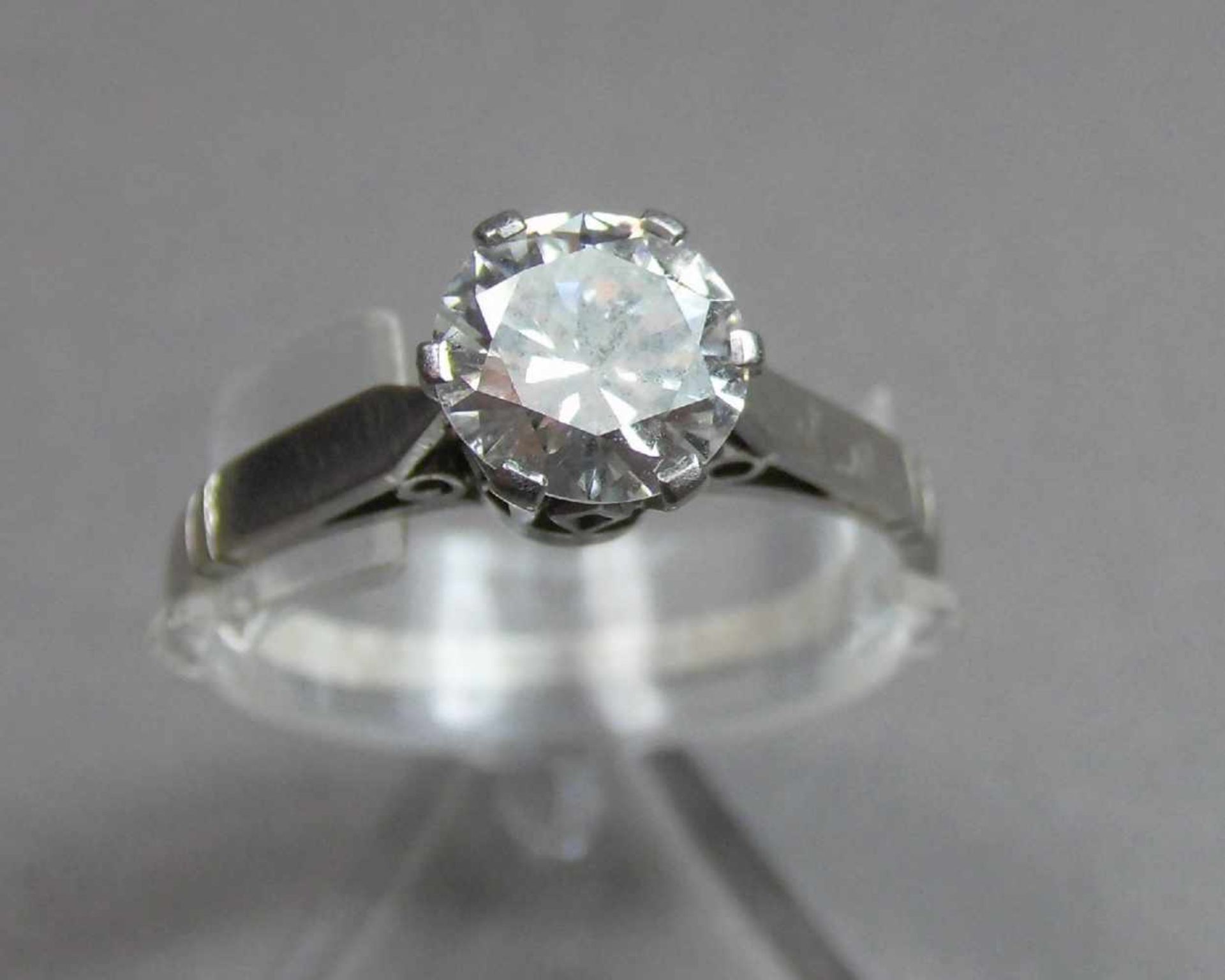 EINKARÄTER / SOLITÄRRING / BRILLANTRING, Platin (3,2 g), besetzt mit einem Brillanten von 1,0 ct.( - Image 3 of 6