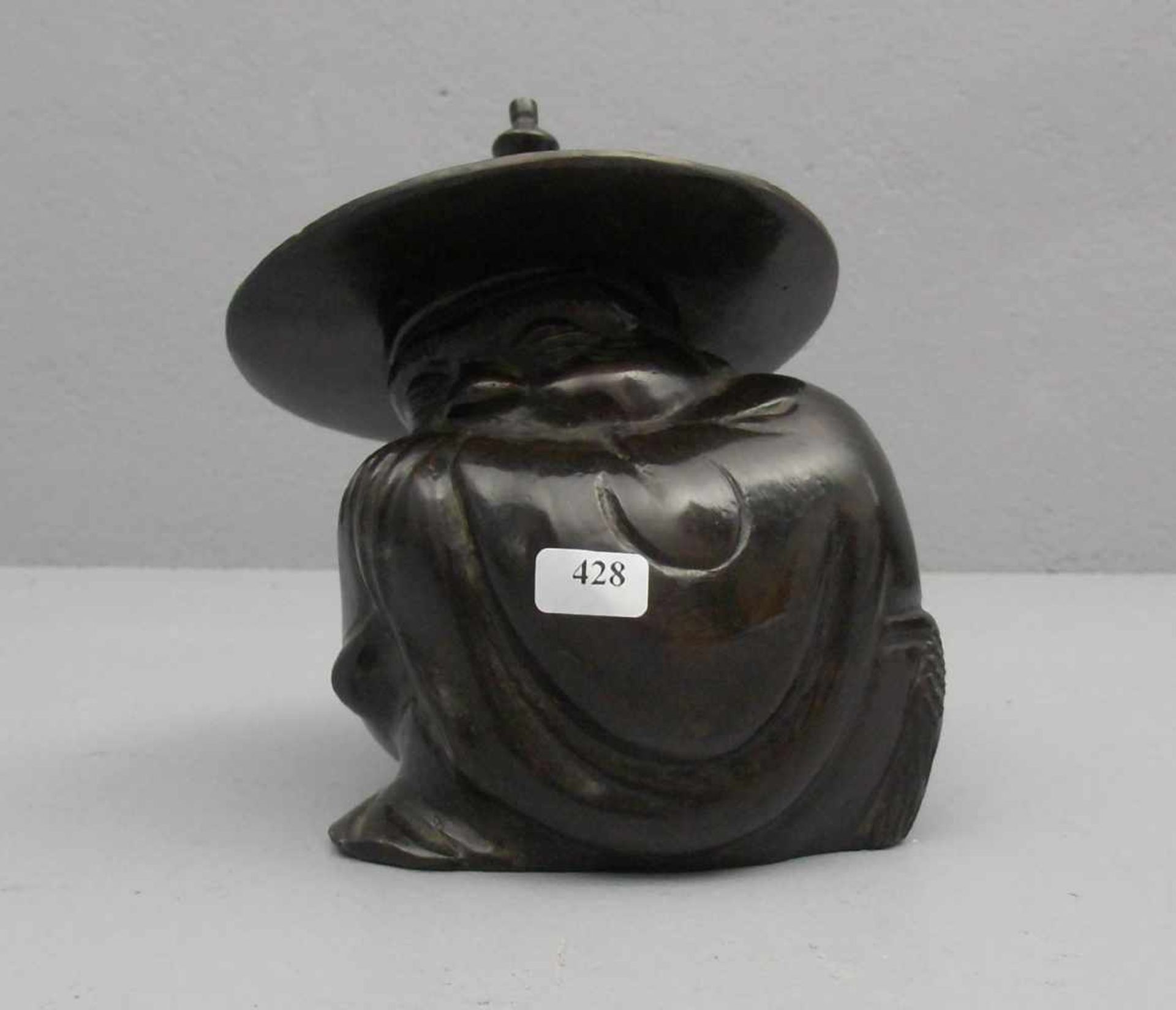 ANONYMUS (19./20. Jh.), Skulptur / sculpture: "Kauernder Chinese", Bronze, dunkelbraun patiniert.