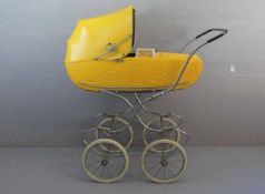 PUPPENWAGEN / doll buggy, 1970er Jahre; verchromtes Metallgestell mit Lederriemen-Federung und