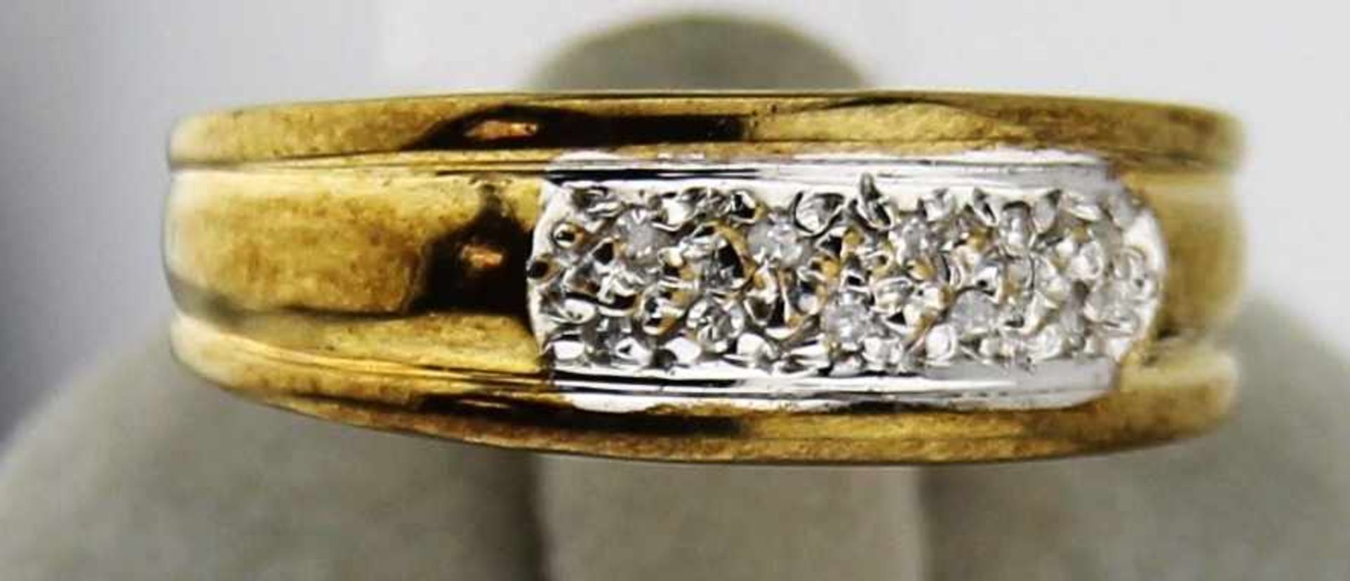 Damenring mit Diamant in 333 Gold, NOS Gr. 56, Gesamtgewicht ca. 3,2 Gramm, mit 10 Diamanten, NOS