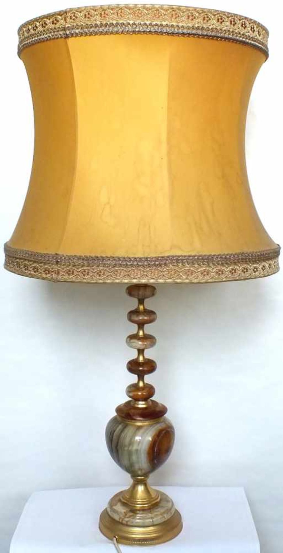 Tischlampe mit Onyxfuß sehr schöne Tischlampe mit Fuß aus pakistanischem Onyx, Lampenschirm ist - Bild 2 aus 5