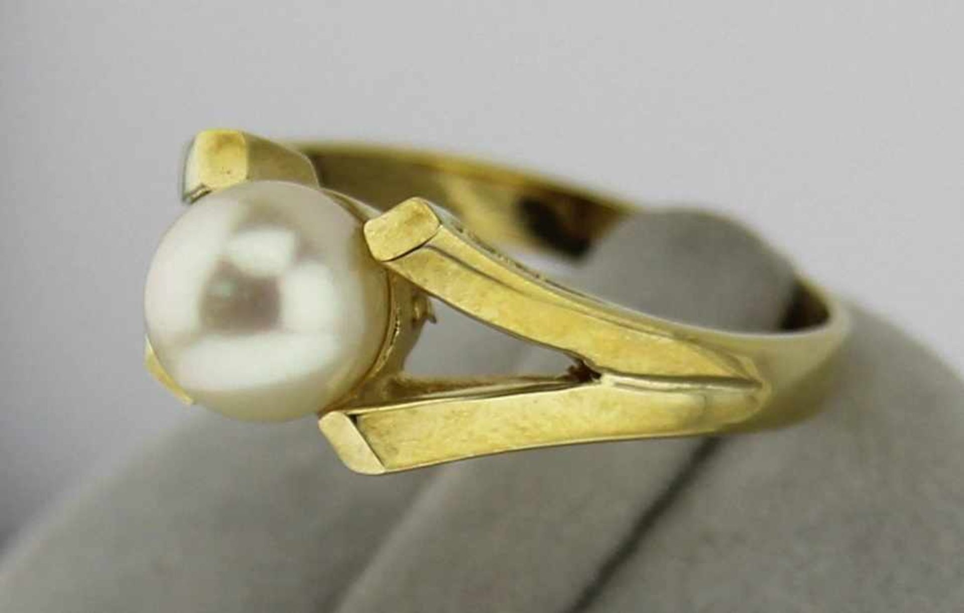 Damenring mit Perle in 333 Gold, NOS Gr. 55, Gesamtgewicht ca. 3,2 Gramm, Zuchtperle Durchmesser ca.