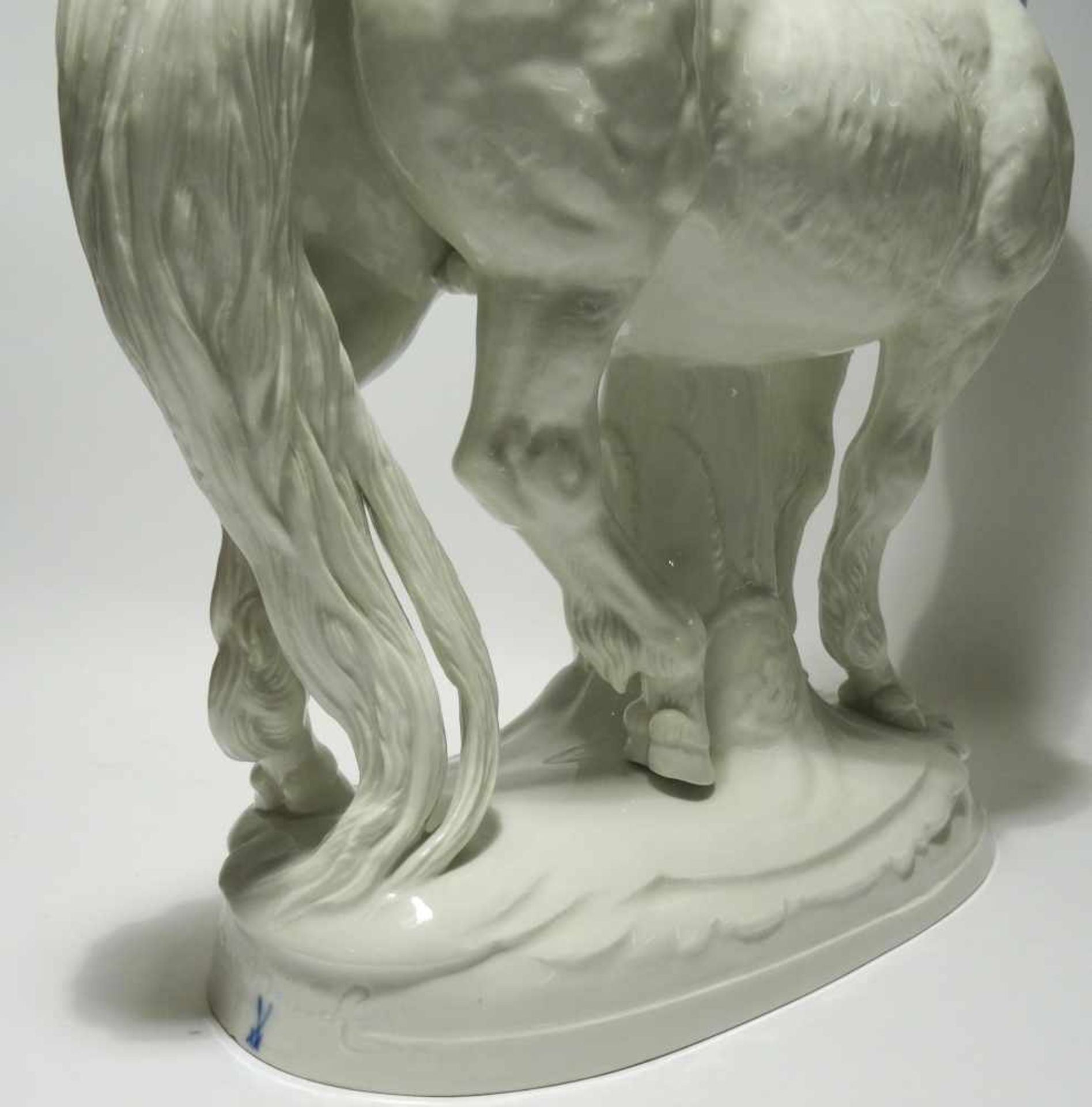 Meissner Porzellan Pferd große Pferdeskulptur Meissner Porzellan, leicht am Fuß von innen, kaum - Bild 4 aus 6