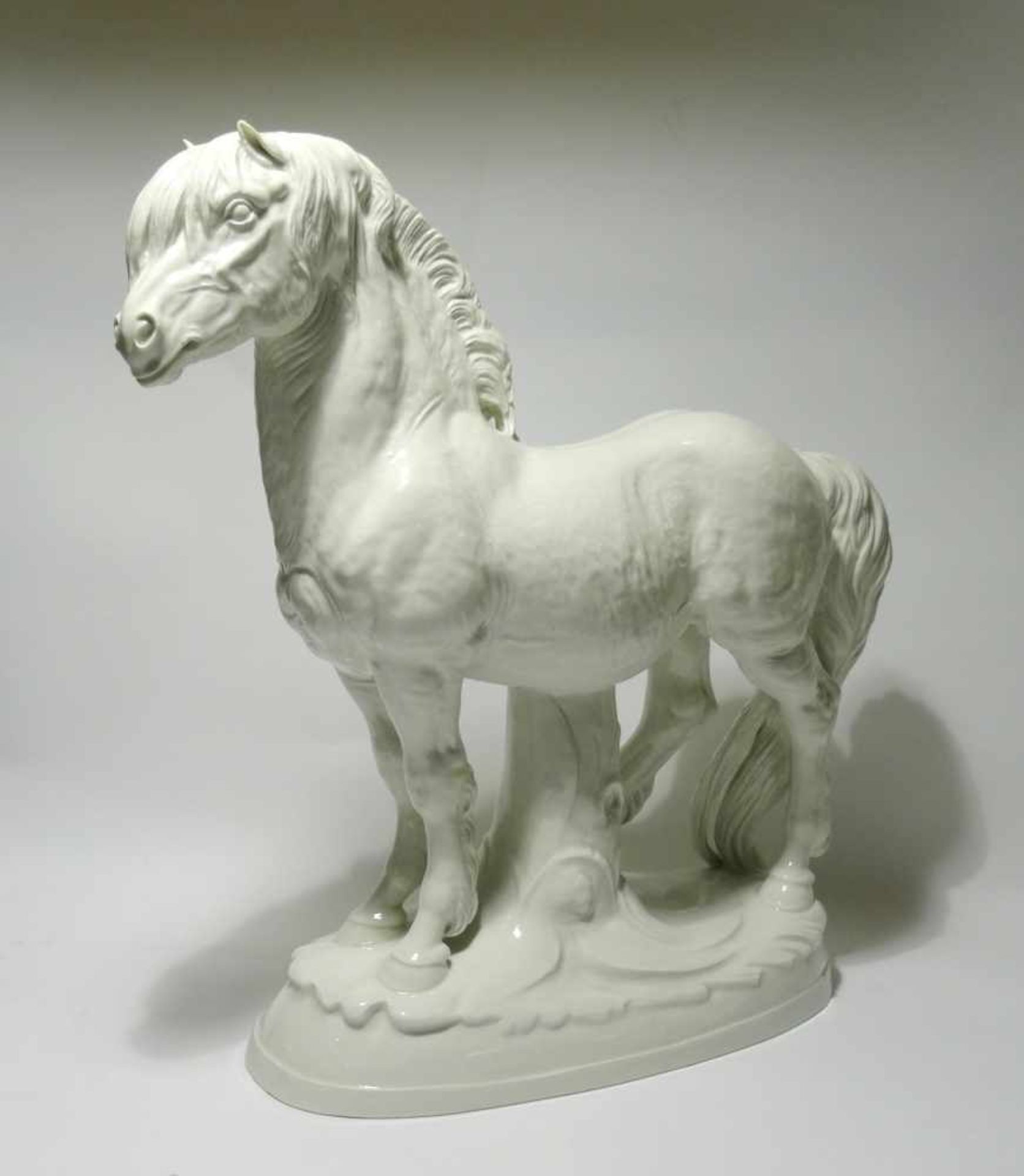 Meissner Porzellan Pferd große Pferdeskulptur Meissner Porzellan, leicht am Fuß von innen, kaum