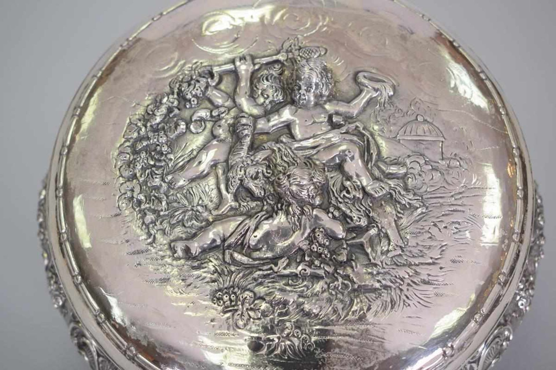 Große Silberdose mit Putti800 Silber, innen vergoldet, feine Handarbeit, Gewicht: 888 g, Maße: - Bild 2 aus 5