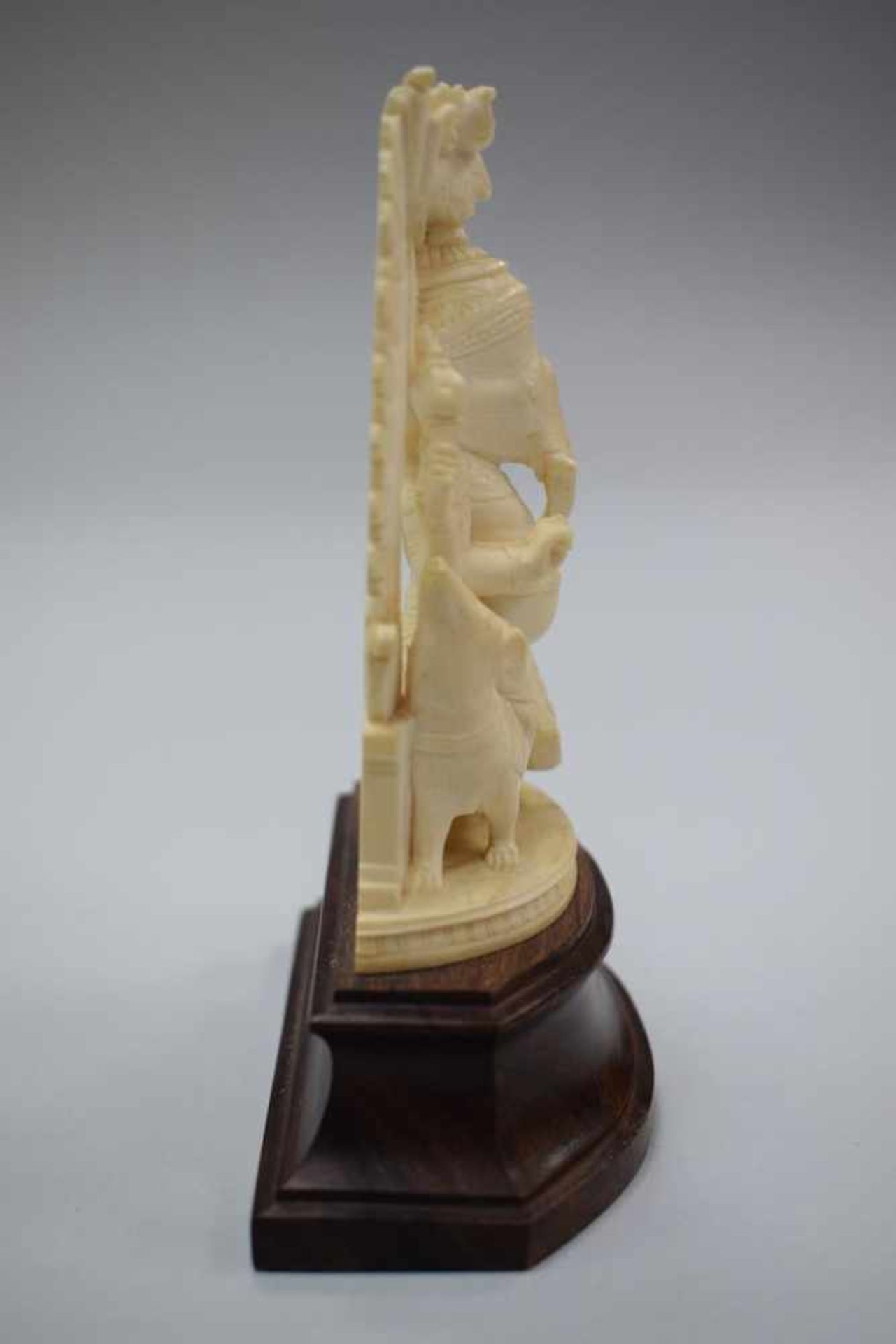 Indische Elfenbeinschnitzerei Elefantengottheit GaneshaFeine Schnitzerei aus Elfenbein der - Bild 3 aus 4
