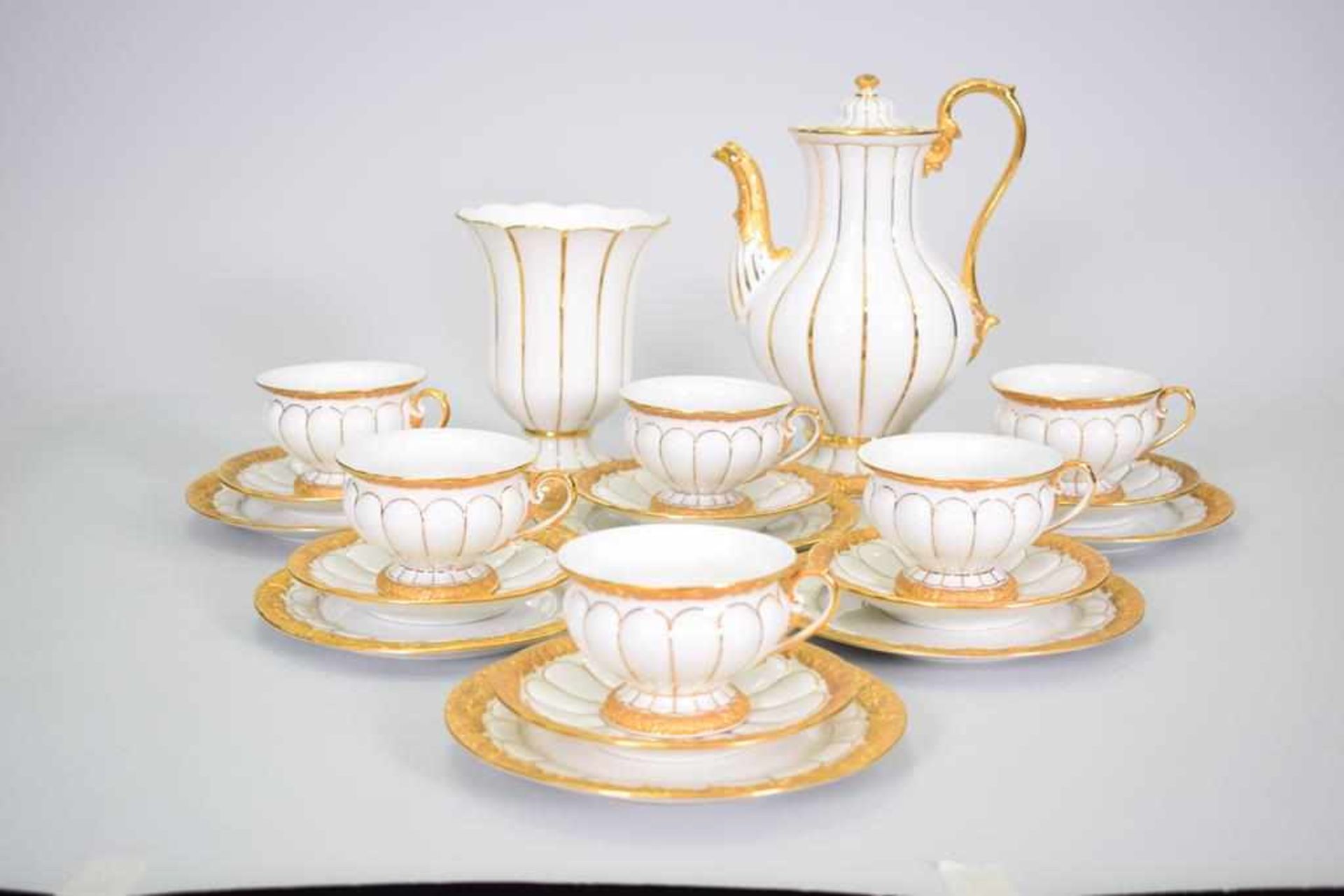 Meissen X-Form Kaffee Set 20 TeileKaffeeservice für 6 Personen, Blumenvase, Maße: Höhe 17,5 cm,