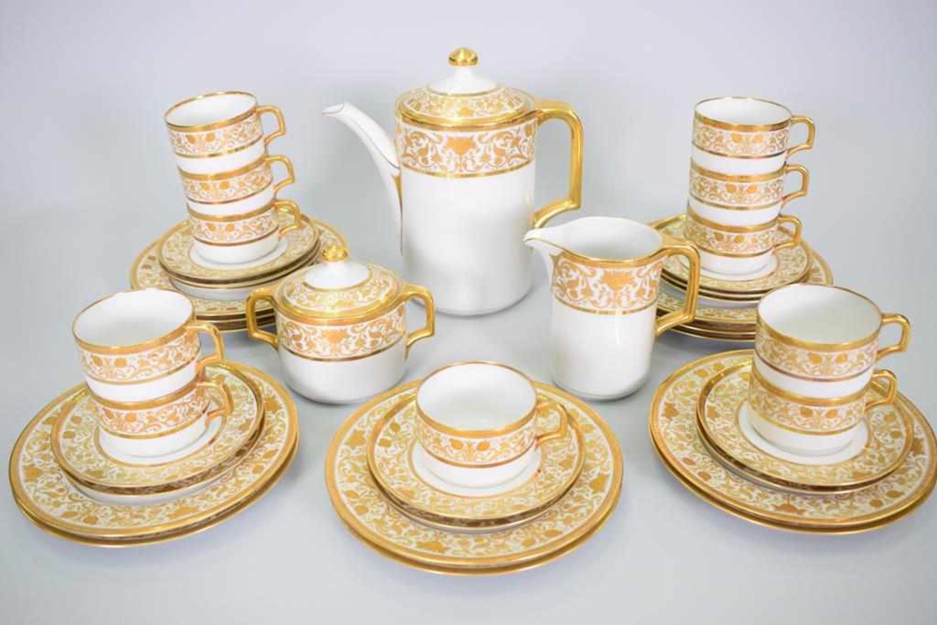 Hutschenreuther Prunk Kaffeeservice 12 PersonenHutschenreuther Kaffeeservice, Prunk Gold und Weiß,