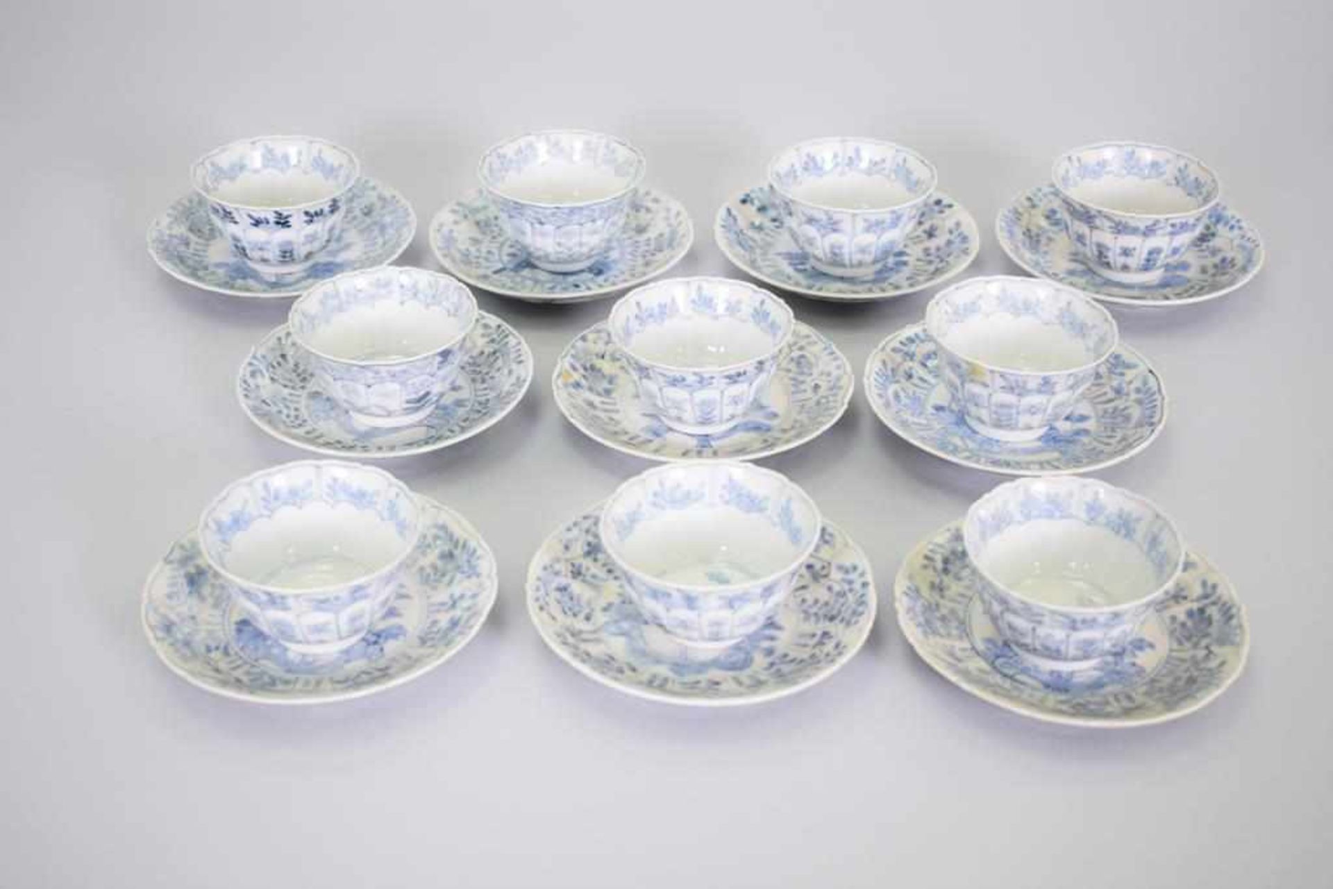 Chinesisches Porzellan 10 Köppchen und 11 UntertassenAlter um 1900, feine Handbemalung, Maße: Höhe