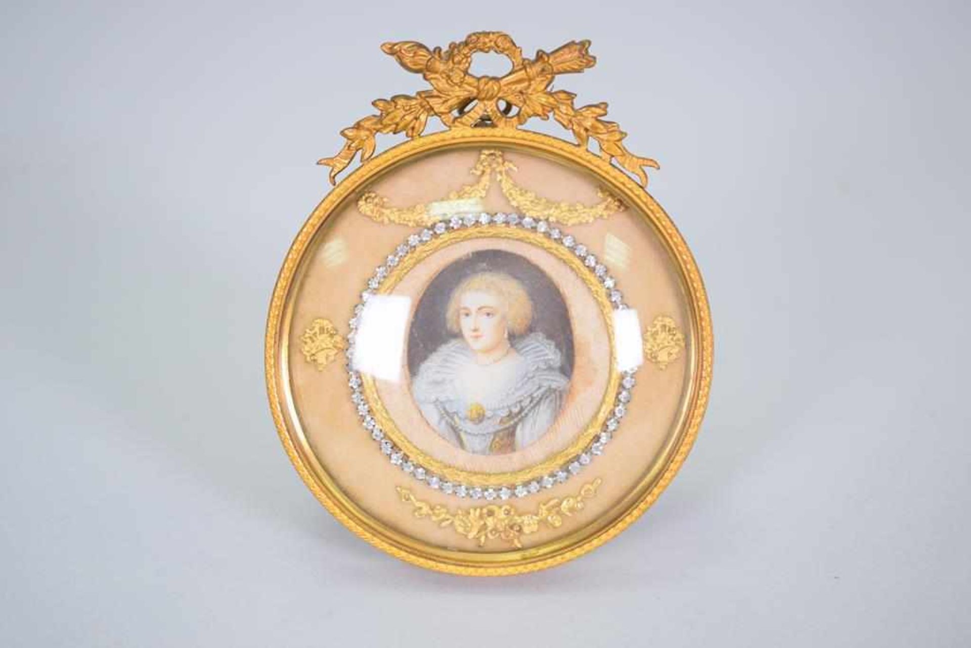 Biedermeier Elfenbein Miniatur im Feuervergoldeten RahmenAlter um 1860, Motiv: Adlige Dame, Miniatur