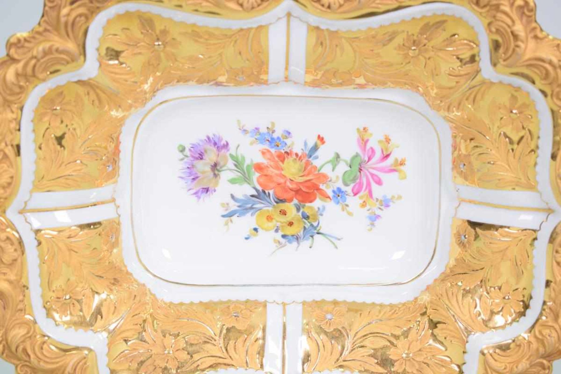 Meissen Prunk Schale Pfeifferzeit um 1910Meissen um 1910, feiner Goldrand und Blumenmalerei, blaue - Bild 2 aus 4