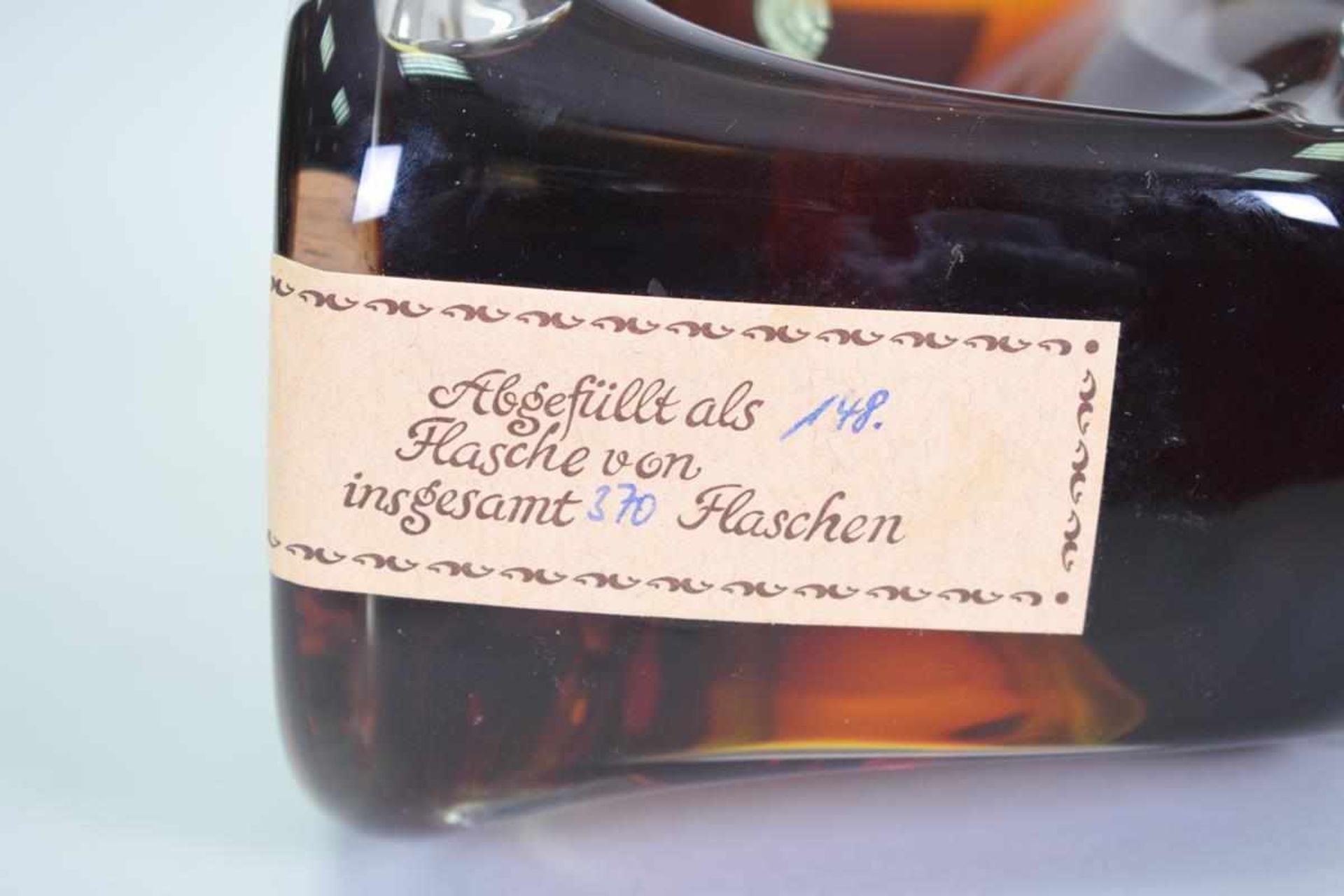 2 Flaschen "Mondragor fres vieil Armagnac 1963" & "Hine V.S.O.P Cognac"1.) "Mondragor fres vieil - Image 5 of 5