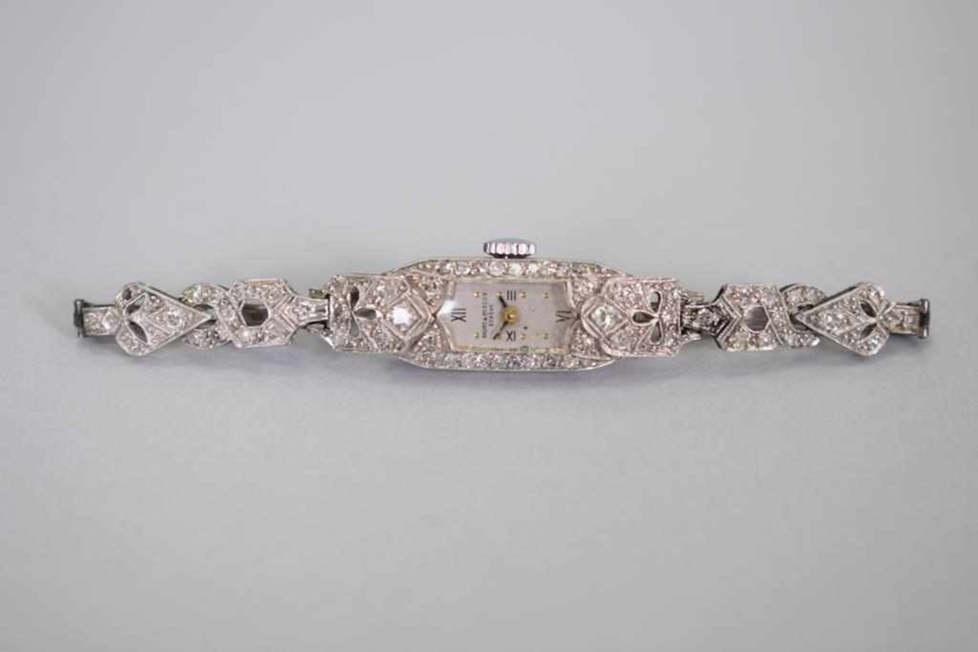 Baume & Mercier Art Déco Platin Damen Armbanduhr mit Achtkant DiamantenPlatin Damenuhr der