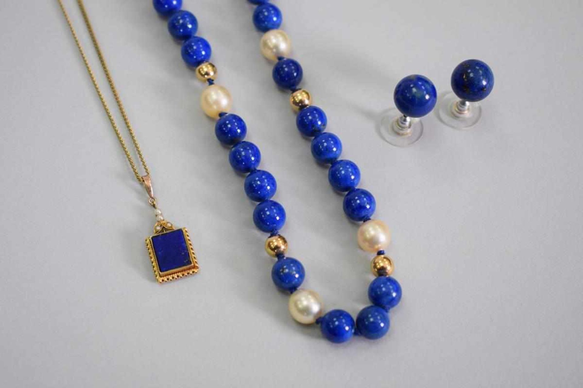 Konvolut Lapis Lazuli Goldschmuck1) Lapis Kette mit 14 Perlen und 14 Gold Kugeln 585 Gold, - Bild 2 aus 2