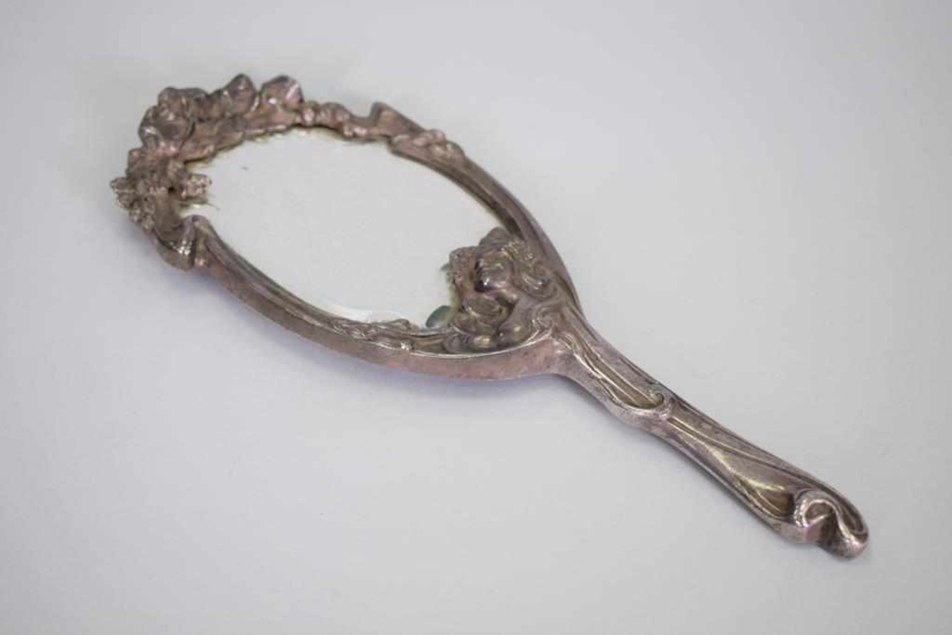 Jugendstil Handspiegel Zinn versilbertFein bearbeiteter Zinn versilbert Handspiegel, Maße: 33 cm x