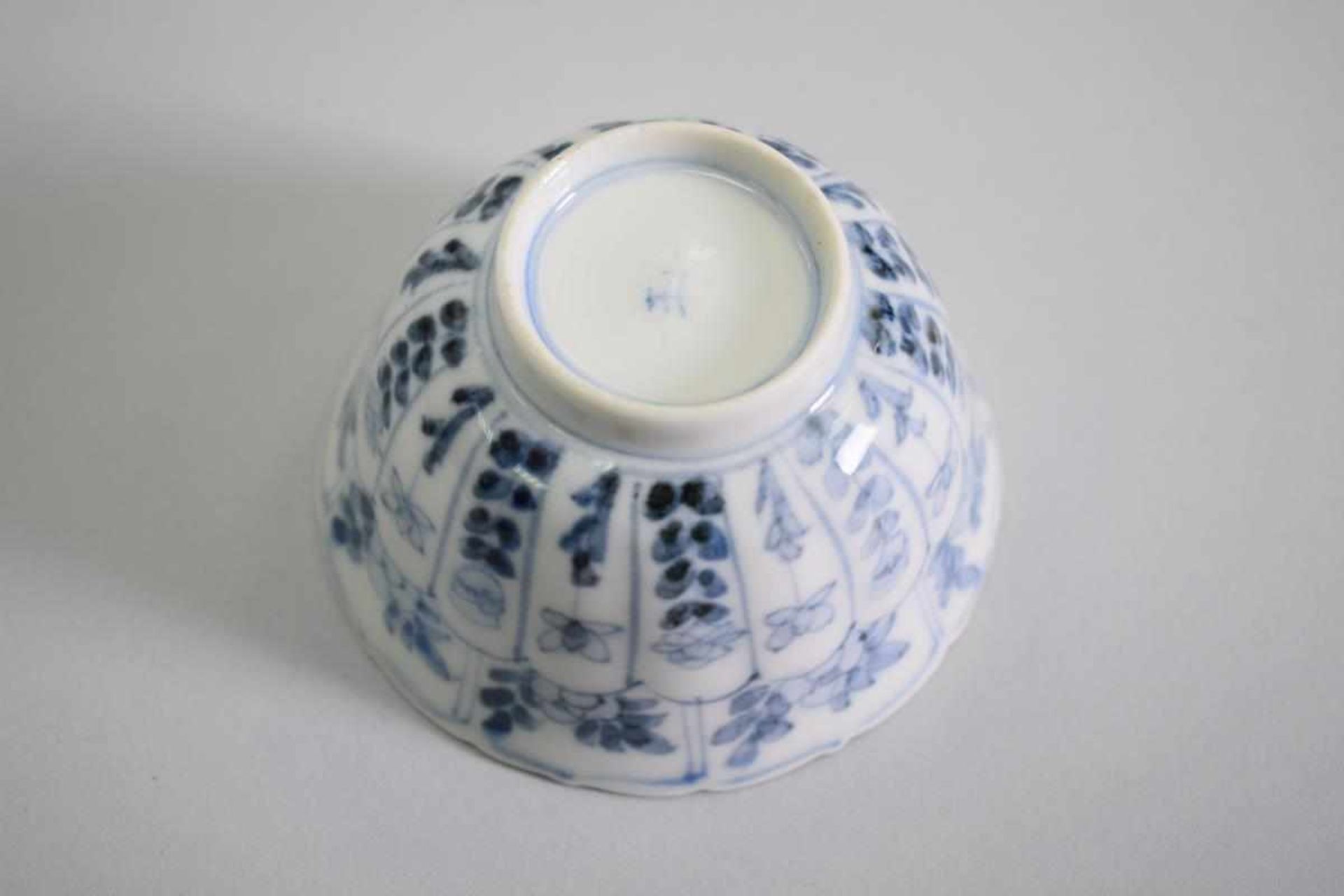 Chinesisches Porzellan 10 Köppchen und 11 UntertassenAlter um 1900, feine Handbemalung, Maße: Höhe - Bild 3 aus 4