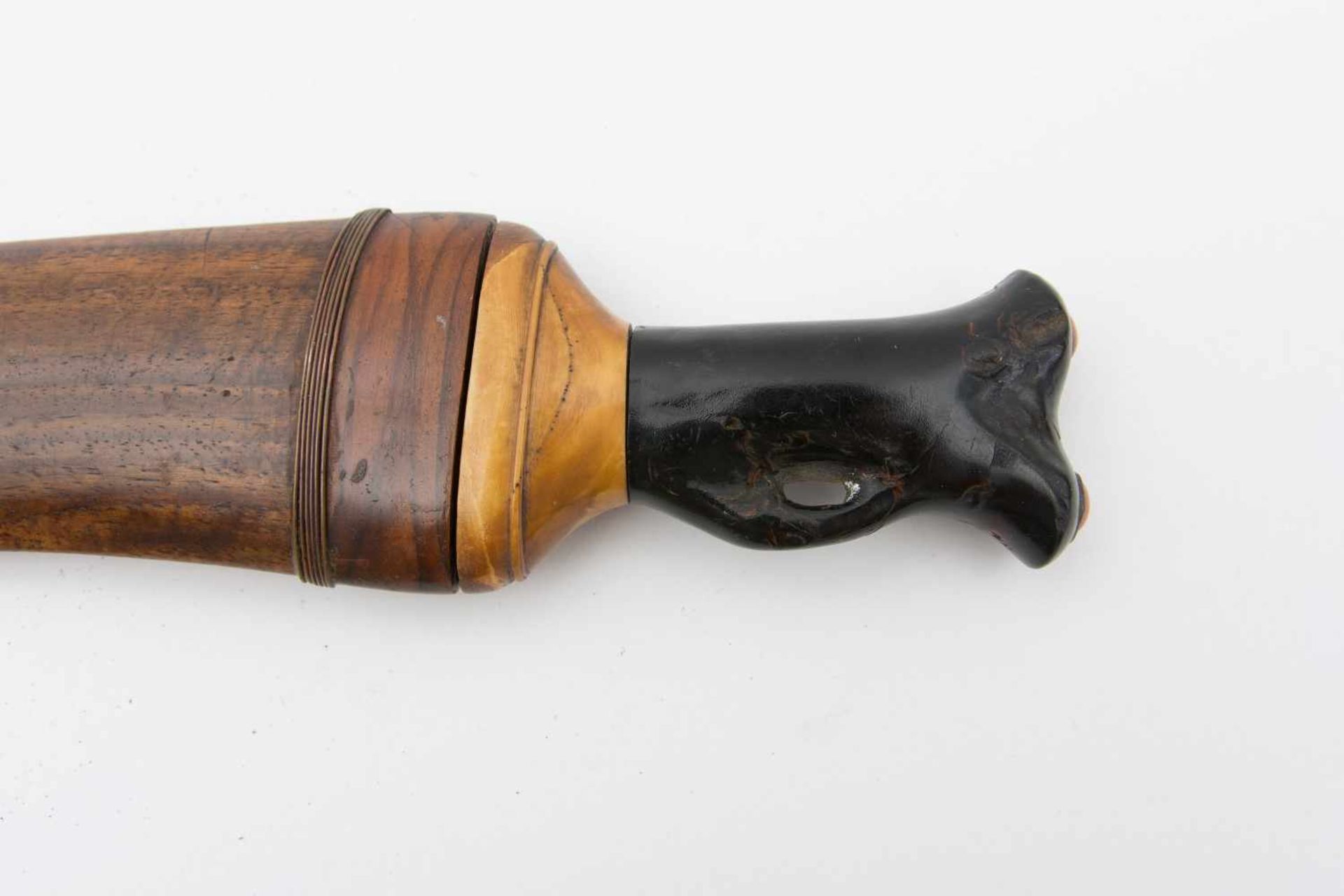 KRUMMDOLCH MIT HOLZSCHEIDE, ebonisierter Griff, Stahl/Holz/Koralle, 19. Jahrhundert Handgeschmiedete - Image 6 of 6