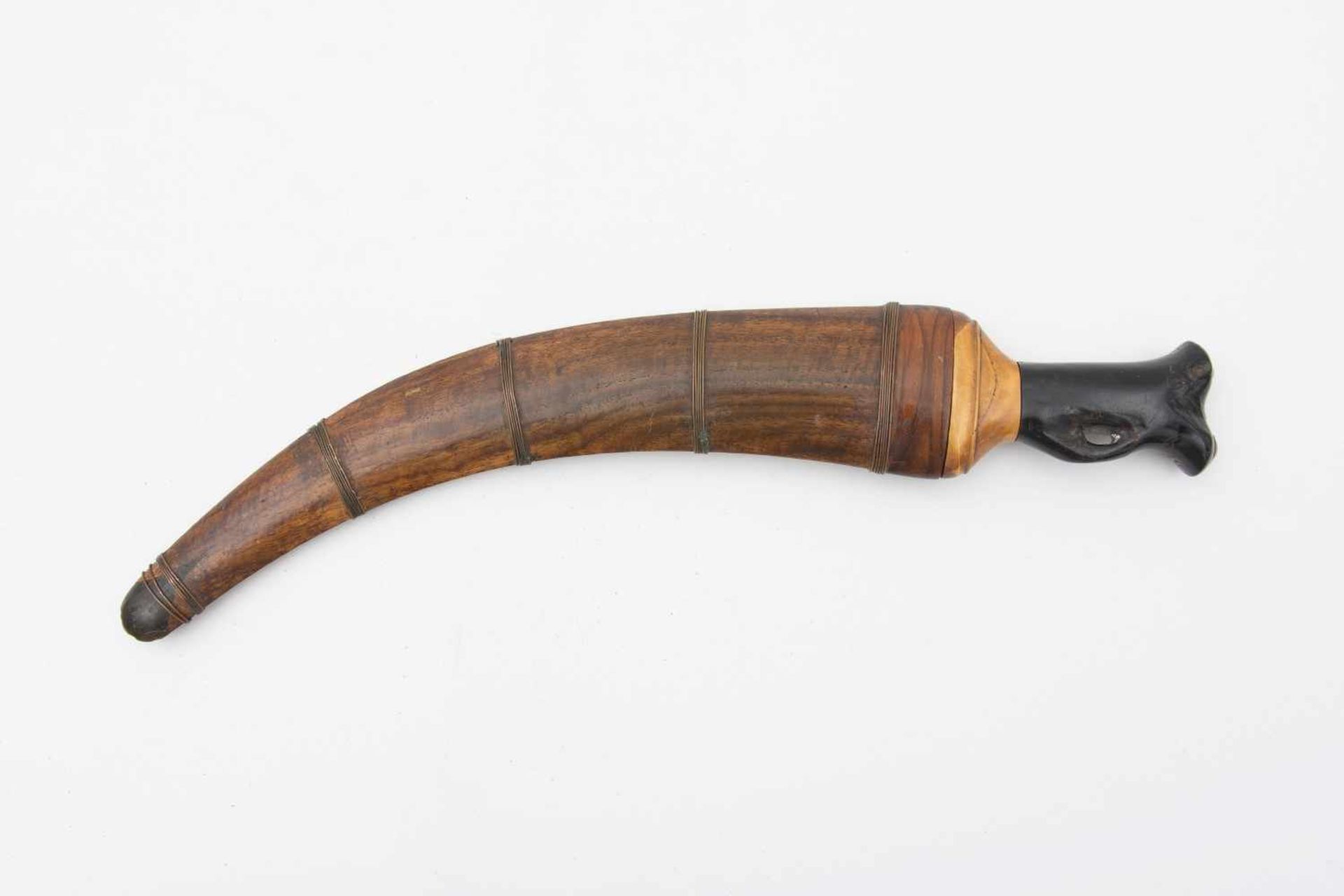 KRUMMDOLCH MIT HOLZSCHEIDE, ebonisierter Griff, Stahl/Holz/Koralle, 19. Jahrhundert Handgeschmiedete - Image 4 of 6