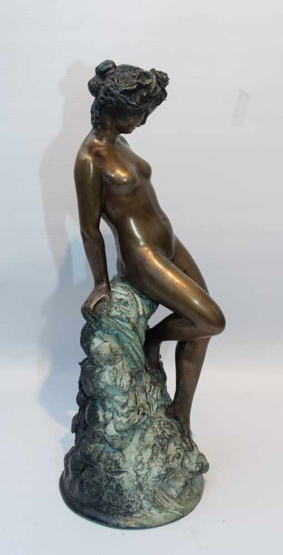 "WEIBLICHER AKT", Bronze ziseliert und patiniert, 20. Jahrhundert Bronzefigur einer nackten jungen - Bild 3 aus 9