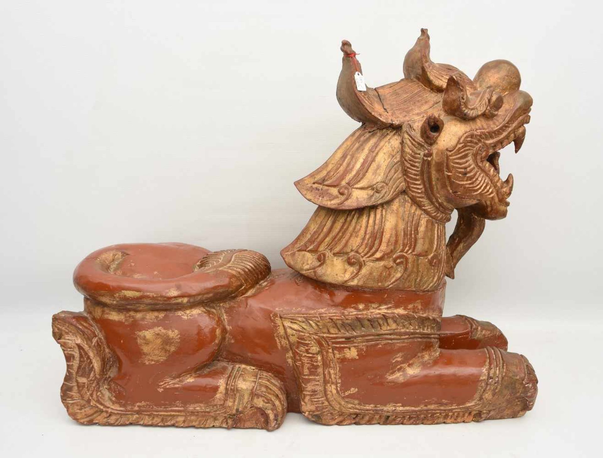 WÄCHTERLÖWE (CHI CHI), Holz mit Rocklack und Blattgold überfangen, Qing Dynastie, China (Tibet) um - Bild 4 aus 8