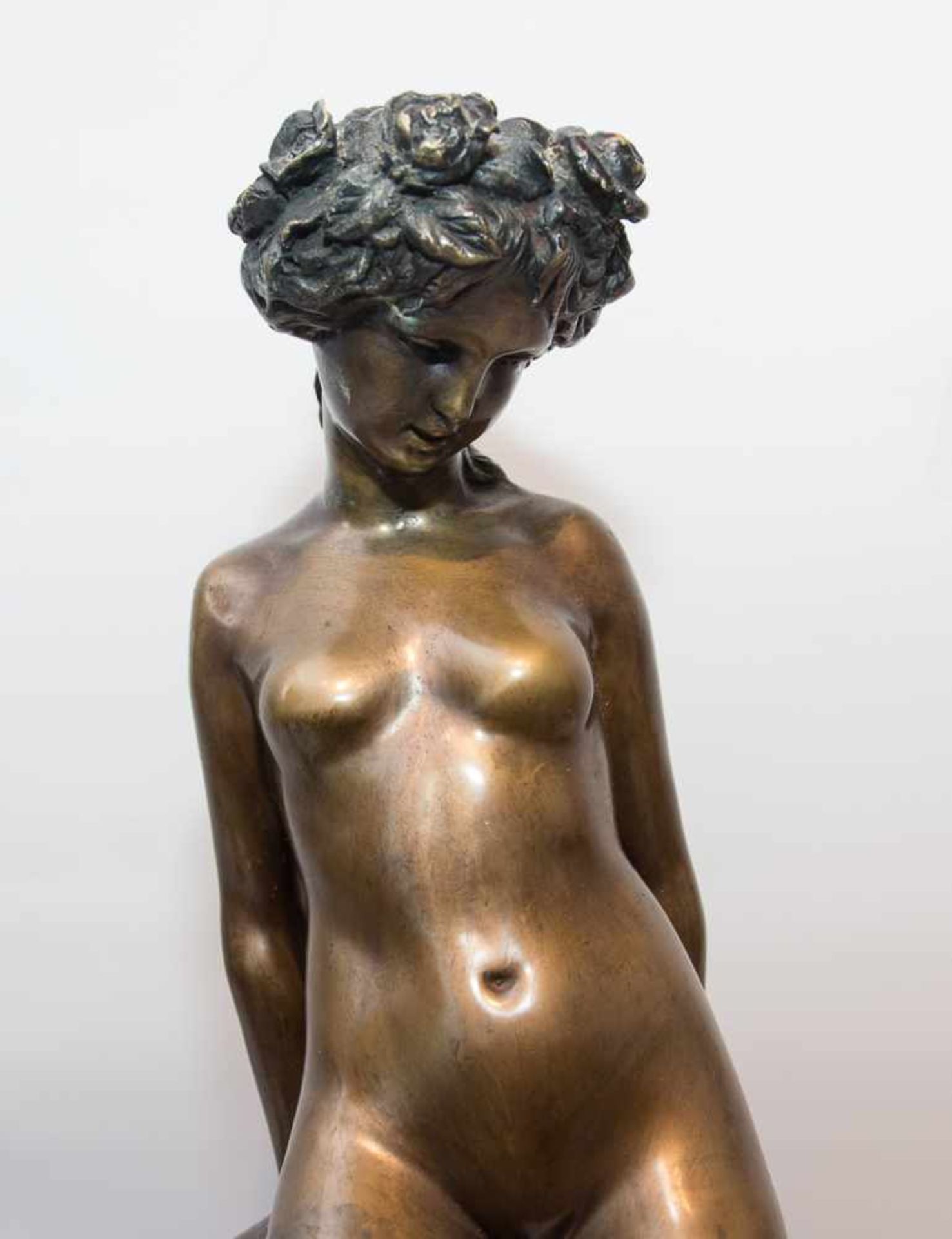 "WEIBLICHER AKT", Bronze ziseliert und patiniert, 20. Jahrhundert Bronzefigur einer nackten jungen - Bild 2 aus 9
