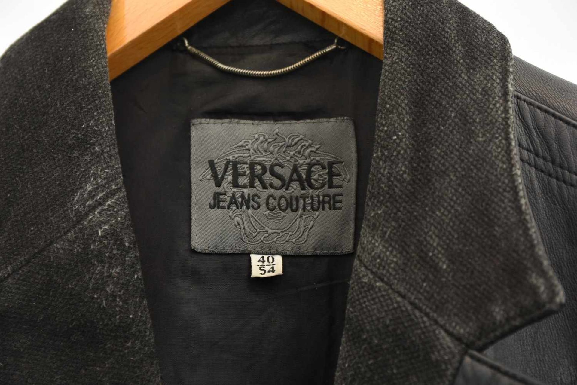 VERSACE "JEANS COUTURE" HERRENJACKE GR 40/54,schwarzes Leder/Polyester, Italien 2000er-Jahre - Bild 3 aus 8
