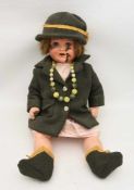König & Wernicke (K&W) Puppe, Hartplastik/Stoff/Mohair, gemarkt, 1920er-Jahre Mit rosa Seidenkleid
