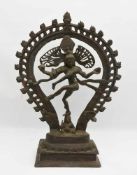 SHIVA, Bronzefigur auf Sockel, ziseliert, Indien 20. Jahrhundert Bronze der tanzenden indischen