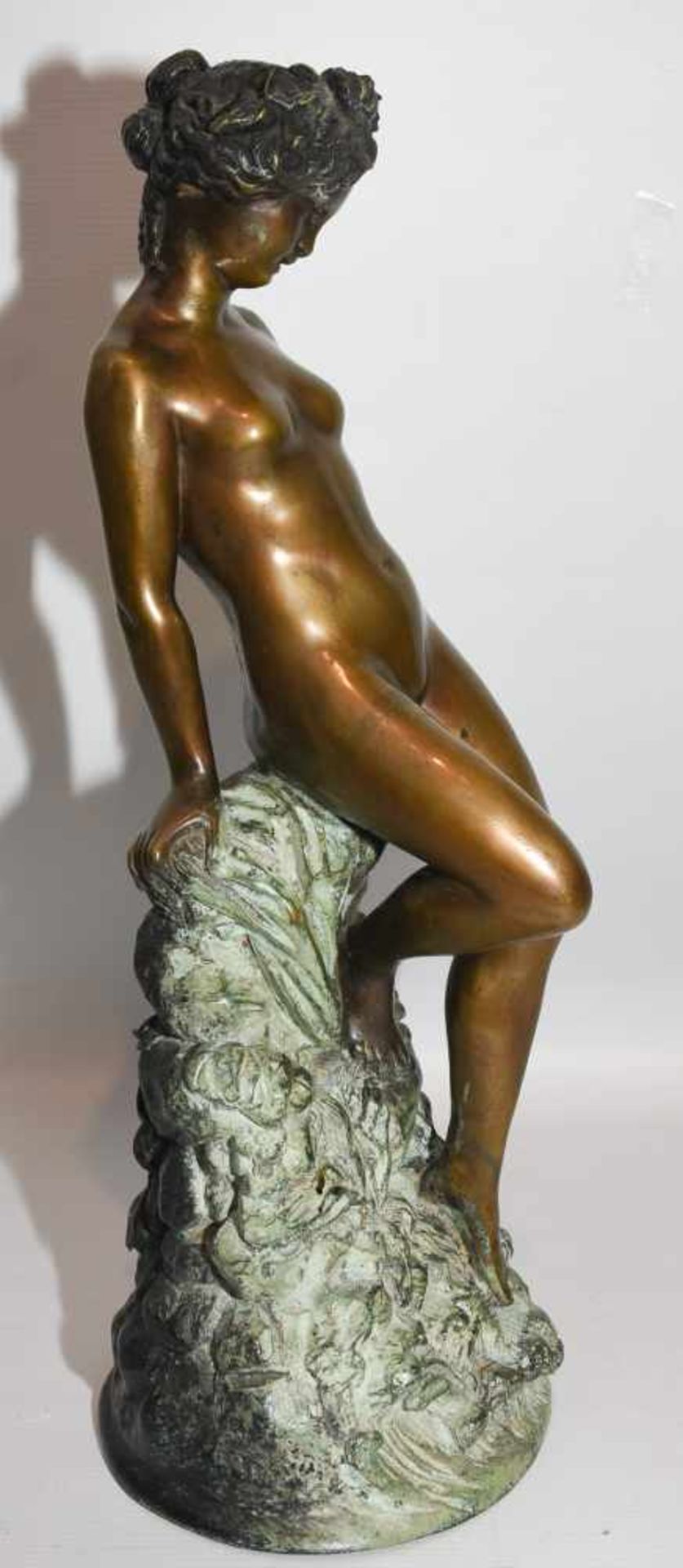 "WEIBLICHER AKT", Bronze ziseliert und patiniert, 20. Jahrhundert Bronzefigur einer nackten jungen - Bild 6 aus 9