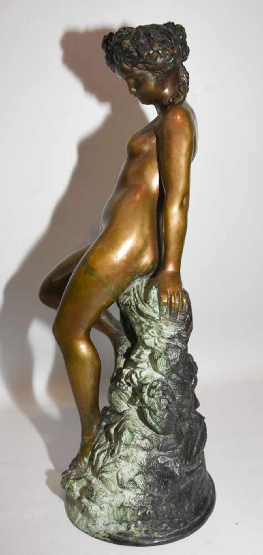 "WEIBLICHER AKT", Bronze ziseliert und patiniert, 20. Jahrhundert Bronzefigur einer nackten jungen - Bild 8 aus 9