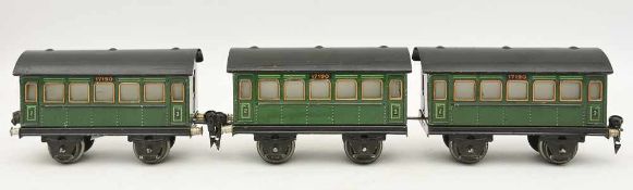 MÄRKLIN PERSONENWAGEN 17190 2-achsig grün, bemaltes Blech, Mitte 20. Jahrhundert Schriftzüge der