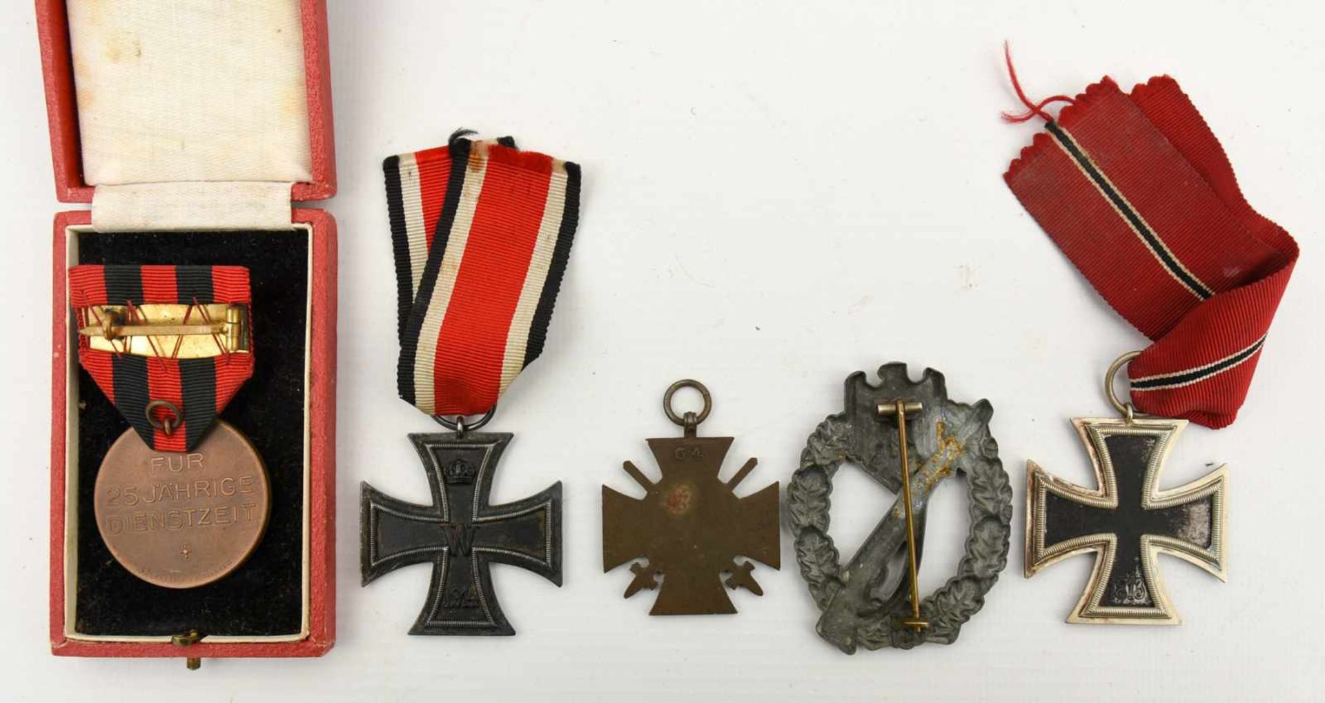 KONVOLUT MILITARIA, Orden/Anhänger aus 1.und 2. Weltkrieg, Eisen/Bronze/Zink versilbert, Deutsches - Bild 2 aus 3