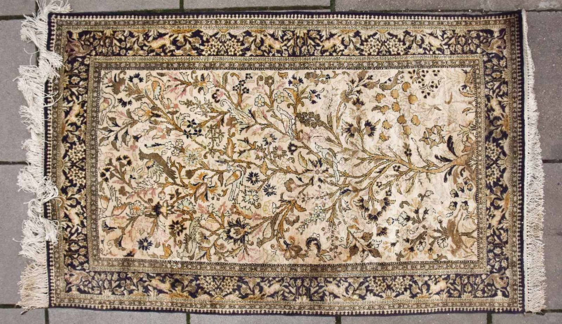 SEIDENTEPPICH 2, Seide auf Seide, Persien 20. Jahrhundert Maße: 165 x 102 cm. Altersspuren.