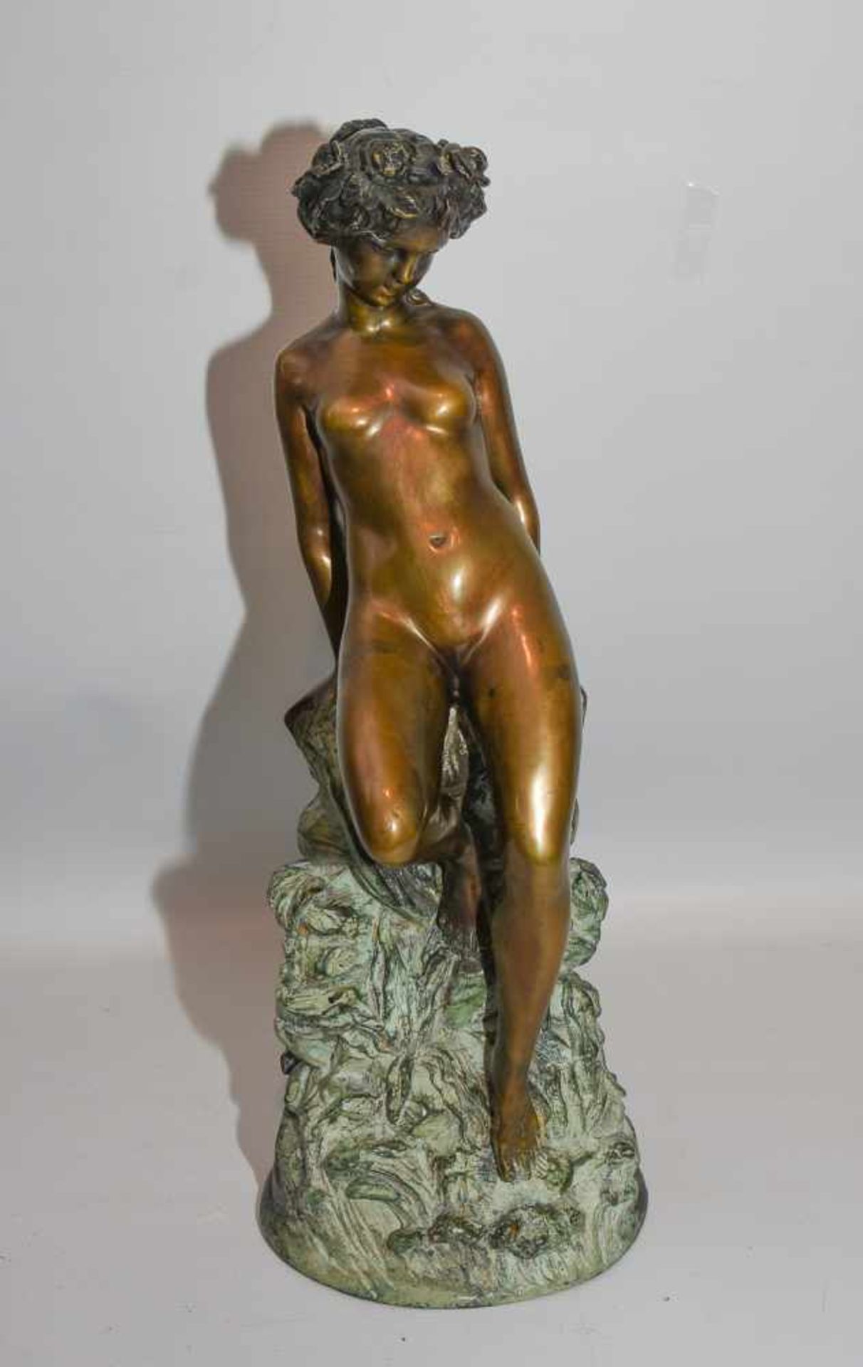 "WEIBLICHER AKT", Bronze ziseliert und patiniert, 20. Jahrhundert Bronzefigur einer nackten jungen - Bild 5 aus 9