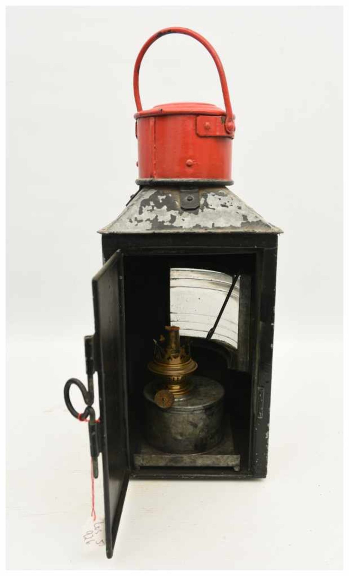 BAHN- SIGNALLATERNE, bemaltes Blech/Glas/Messing, um 1900 Mit Petroleum befüllbare Signallampe für - Image 3 of 3