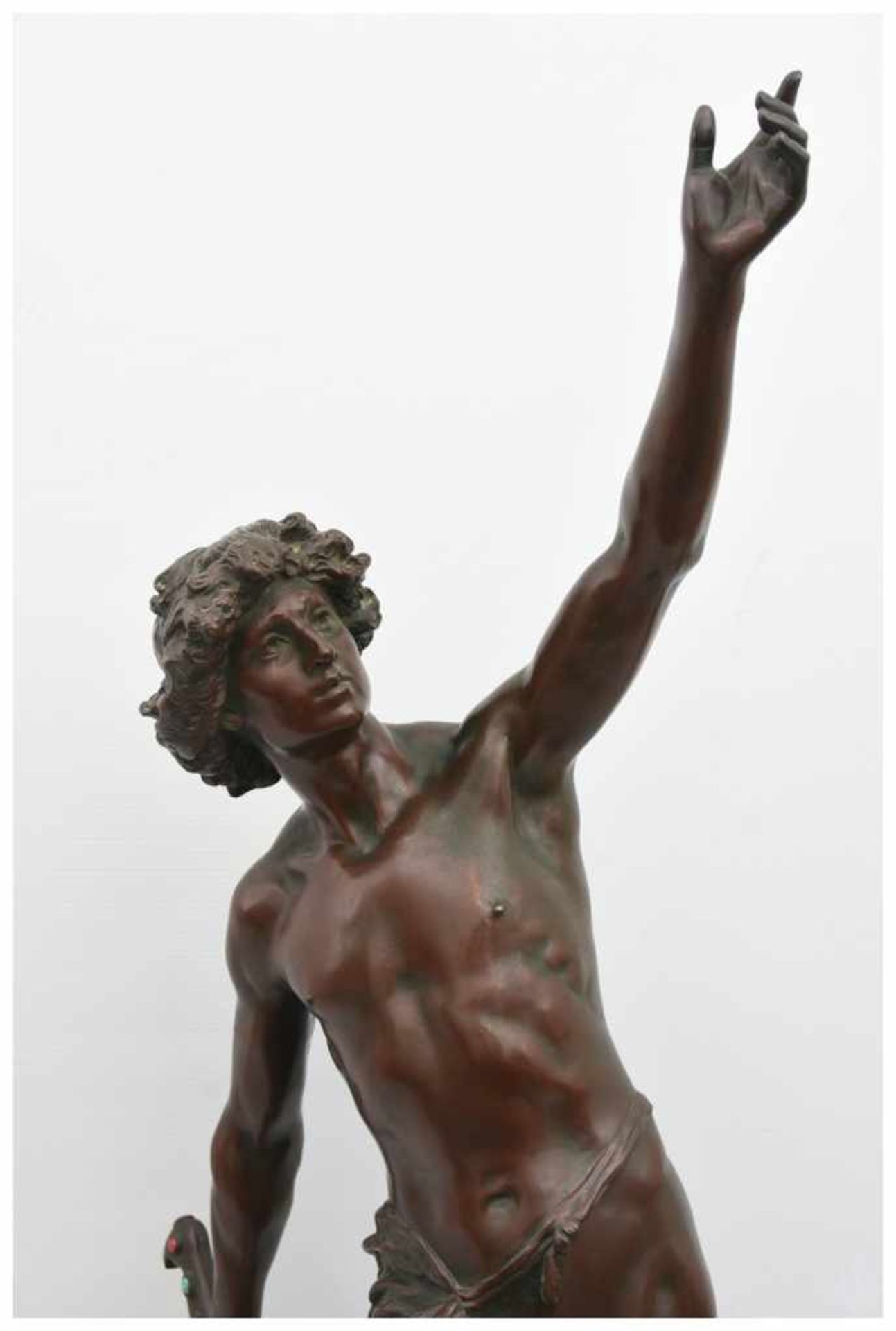 LOUIS GOSSIN,"David mit Goliaths Kopf"; Bronze auf Marmorsockel,Halbedelsteine, signiert, Frankreich - Bild 2 aus 12