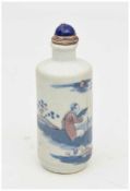 SNUFF BOTTLE, bemaltes und glasiertesPorzellan, China um 1900 Höhe: 8 cm. Gut erhalten. Stopfen