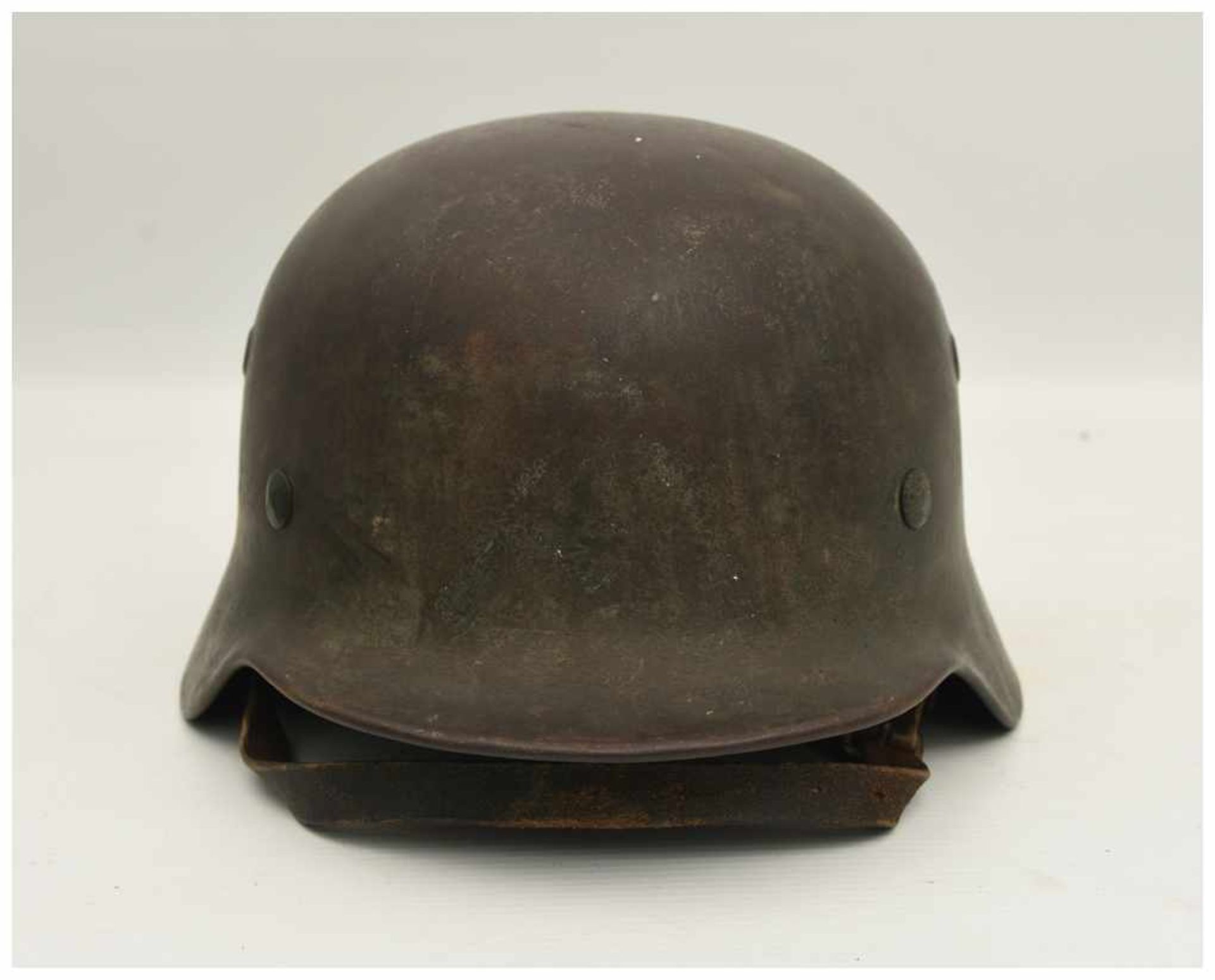 HELM M40, Stahl/Leder, Drittes Reich um 1940 Helm Modell 40. Originales Innenfutter und komplette - Image 2 of 6