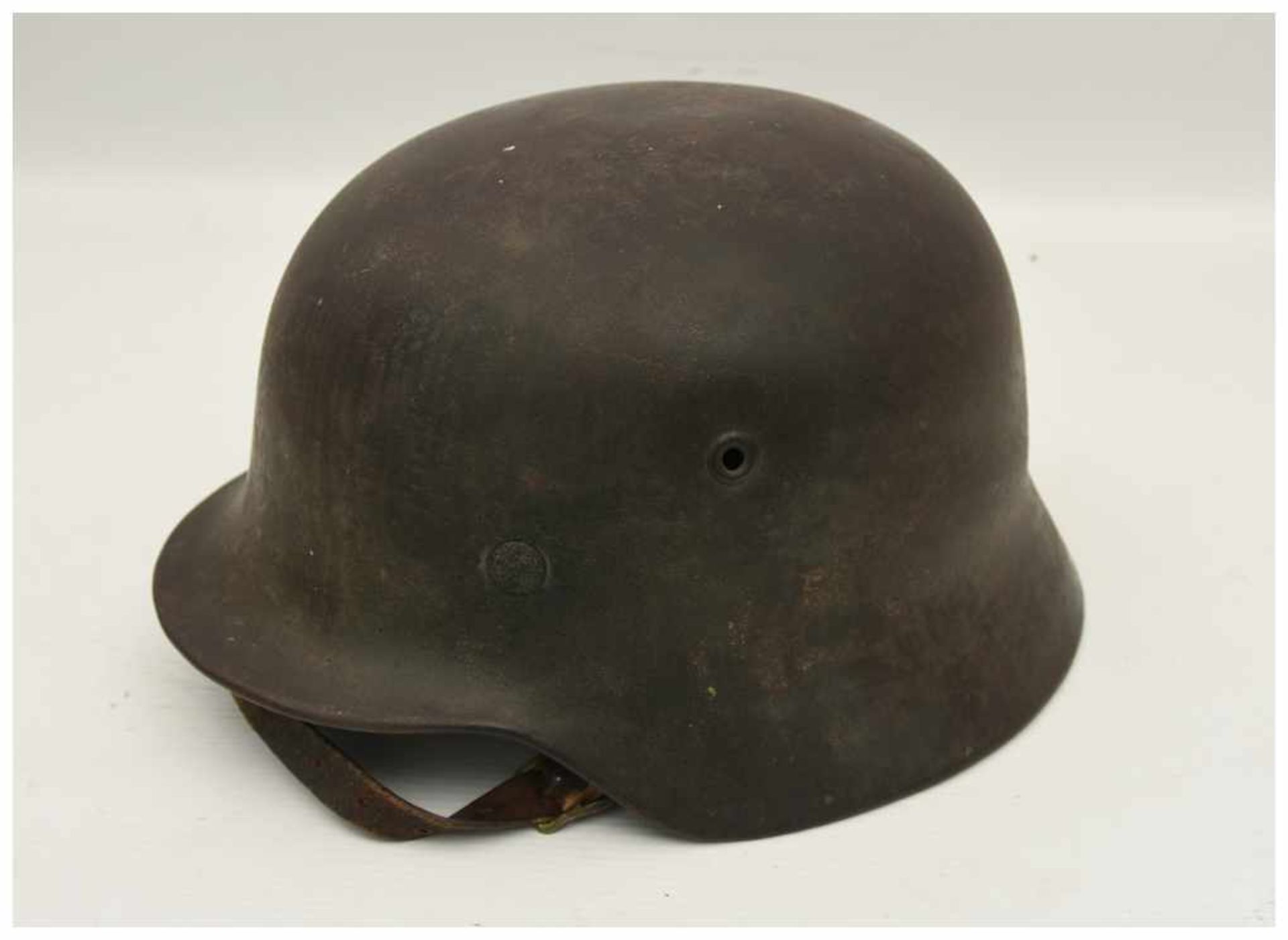 HELM M40, Stahl/Leder, Drittes Reich um 1940 Helm Modell 40. Originales Innenfutter und komplette - Image 3 of 6