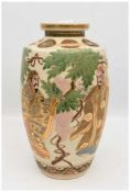 SATSUMA-VASE, bemaltes und glasiertes Porzellan, Japan 1920er-Jahre Höhe: 33 cm, Durchmesser: 9