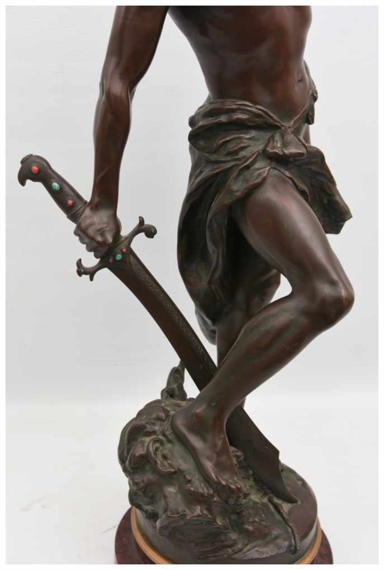 LOUIS GOSSIN,"David mit Goliaths Kopf"; Bronze auf Marmorsockel,Halbedelsteine, signiert, Frankreich - Bild 8 aus 12