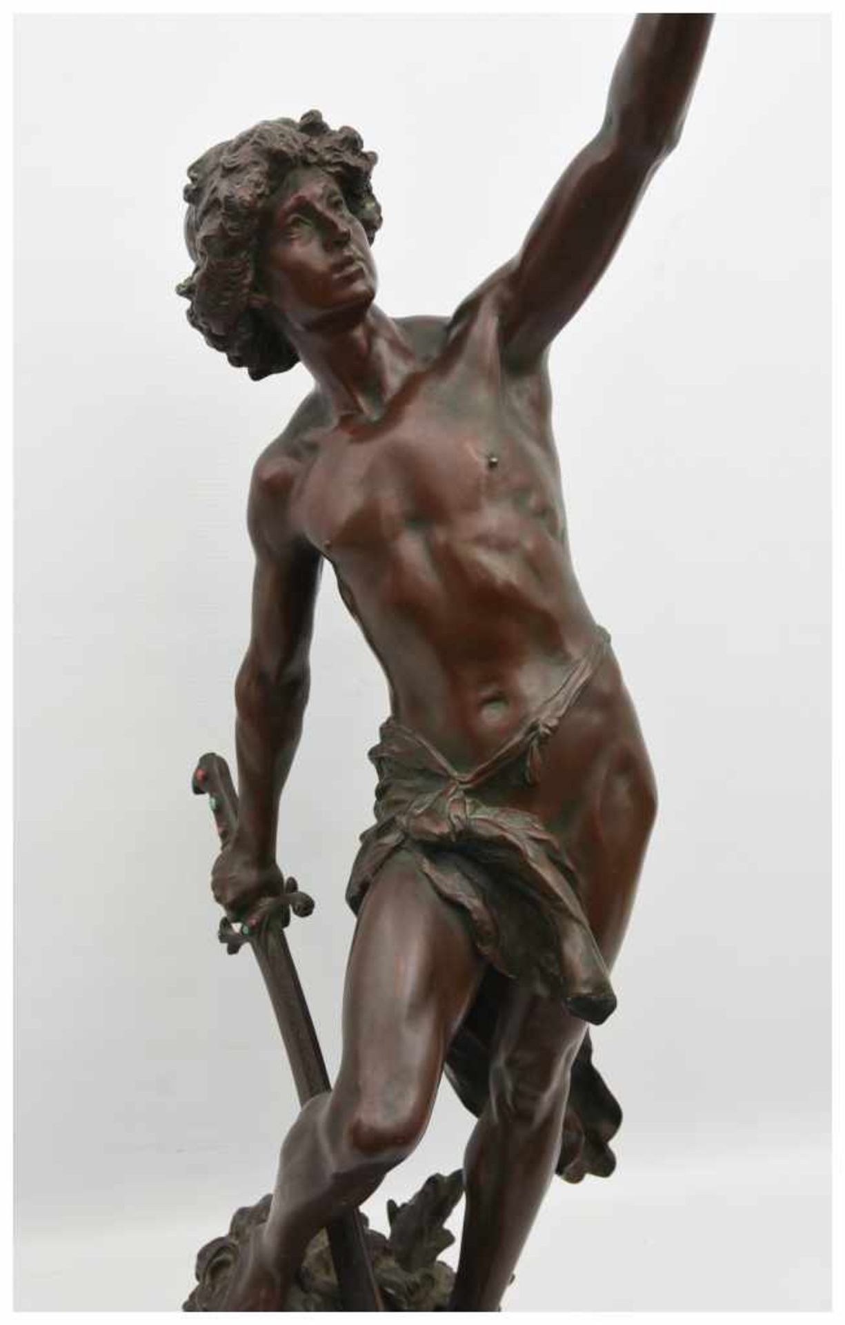 LOUIS GOSSIN,"David mit Goliaths Kopf"; Bronze auf Marmorsockel,Halbedelsteine, signiert, Frankreich - Bild 5 aus 12