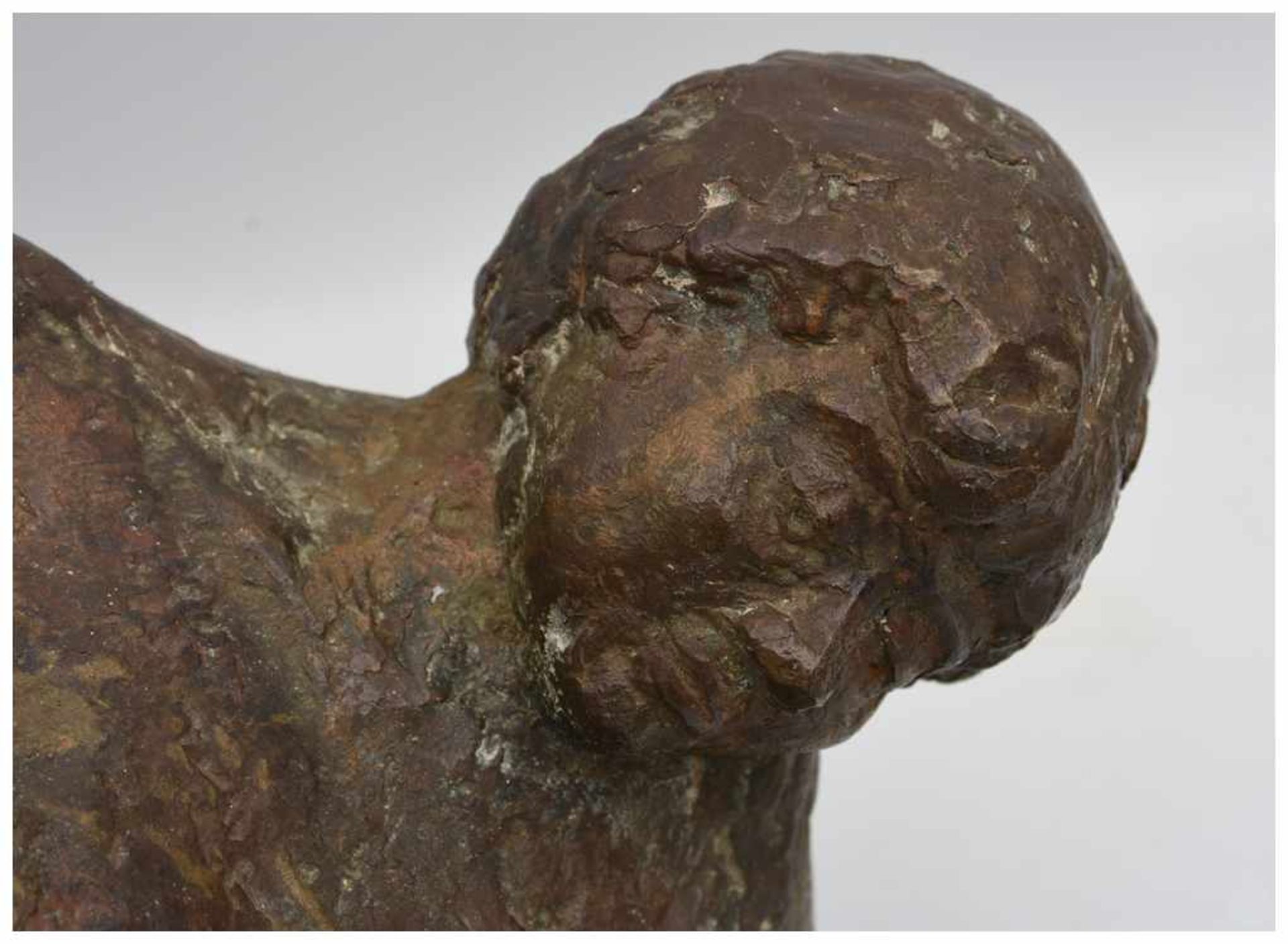 UNBEKANNTER KÜNSTLER:"Liegende Nackte", Bronze, 20. Jahrhundert Holhgeformte Bronzefigur einer - Bild 3 aus 6