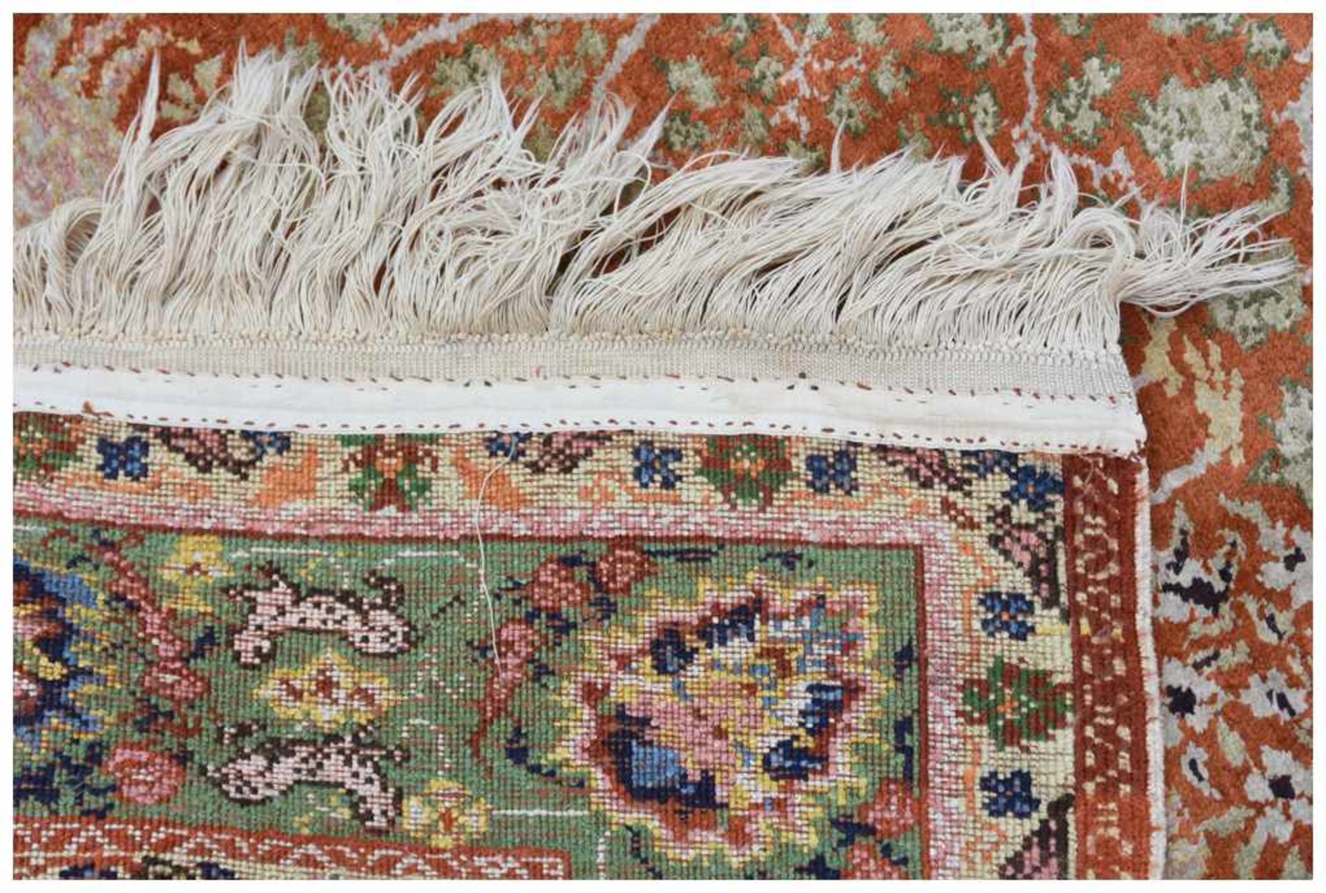 SEIDENTEPPICH 1, polychrom, Persien 20. Jahrhundert Hellrot/orange, Vögel, Kraniche, Pfauen mit - Image 3 of 3