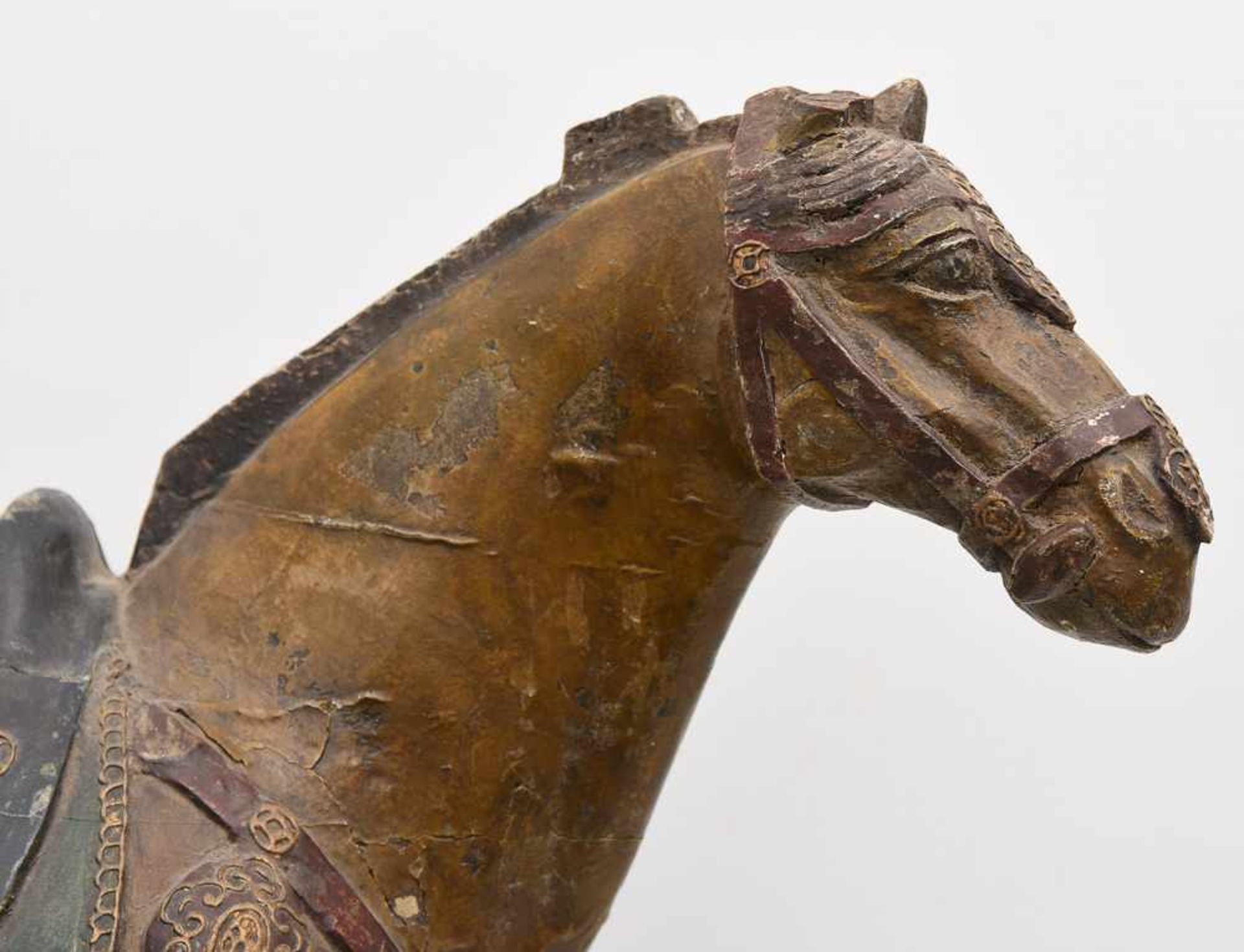 TANG-PFERD, bemaltes Holz, China 19. Jahrhundert Hölzernes bemaltes Tang-Pferd. Höhe: 53 cm, - Image 2 of 10