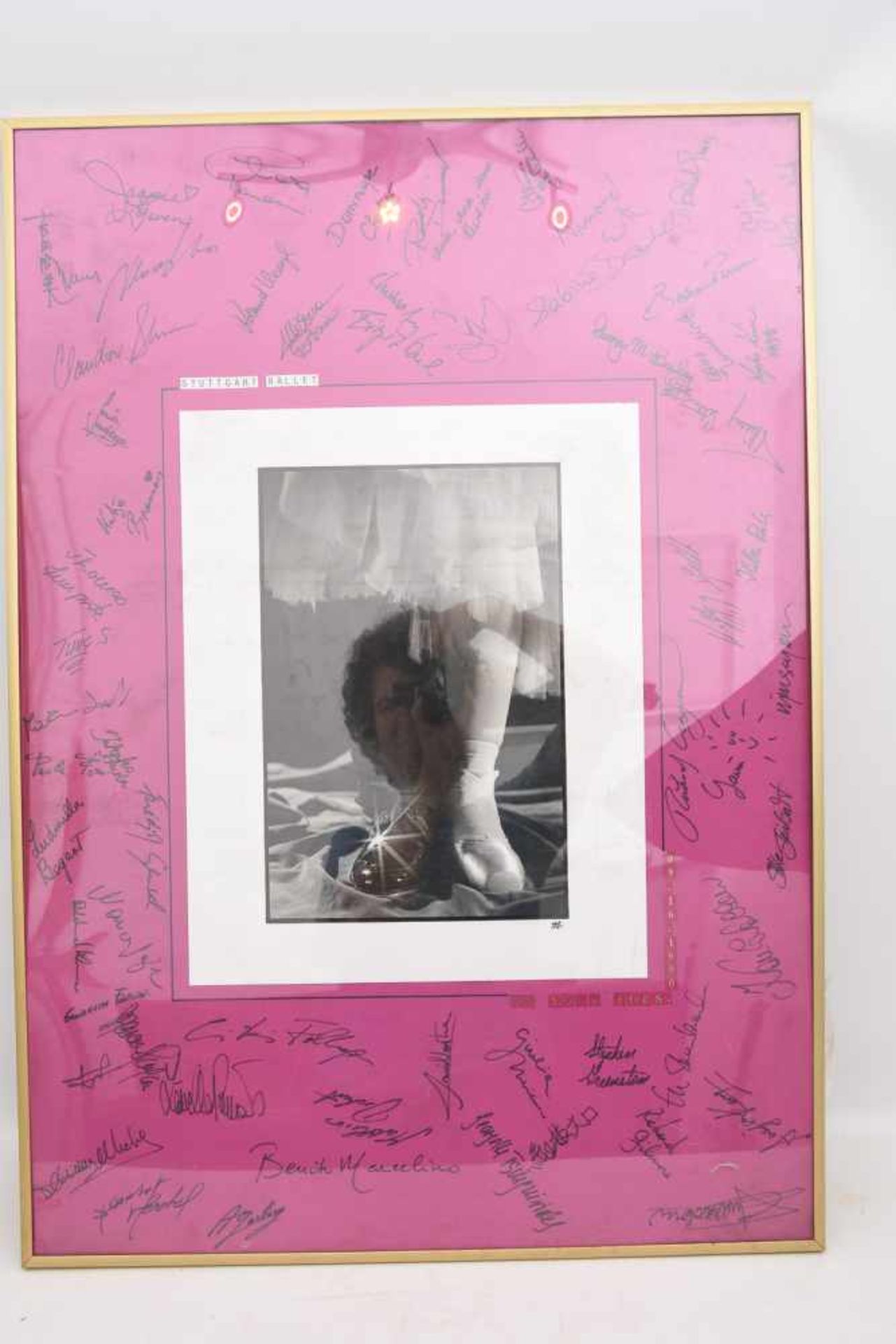 AUTOGRAMM-BILD "STUTTGART BALLET", hinter Glas gerahmt, signiert,1990 Mit zahlreichen Autogrammen