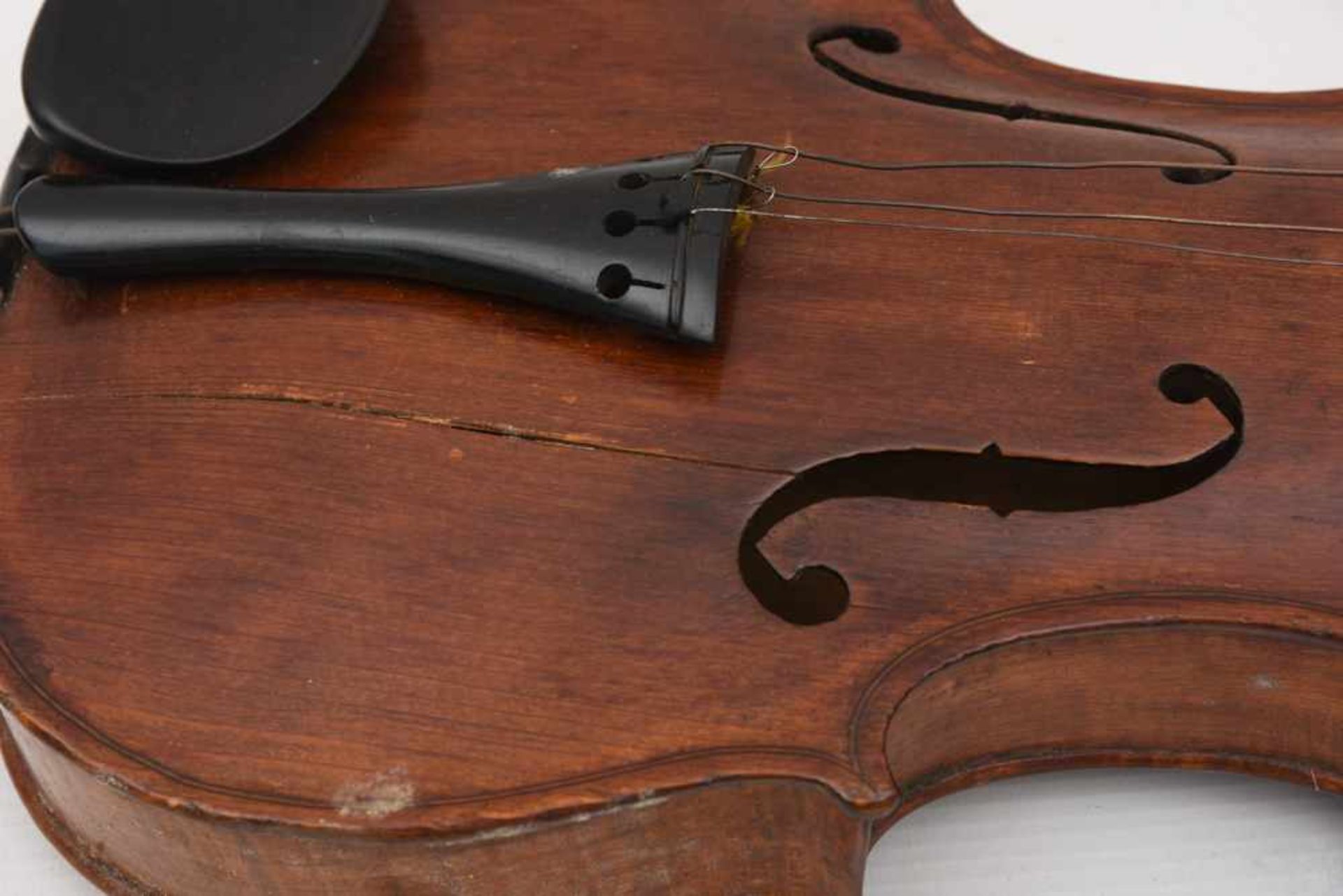 GEIGE 1, Holz/Rosshaar, Deutschland 1. Hälfte 20. Jahrhundert Geige im Kasten mit Bogen. Beschädigt. - Bild 4 aus 8